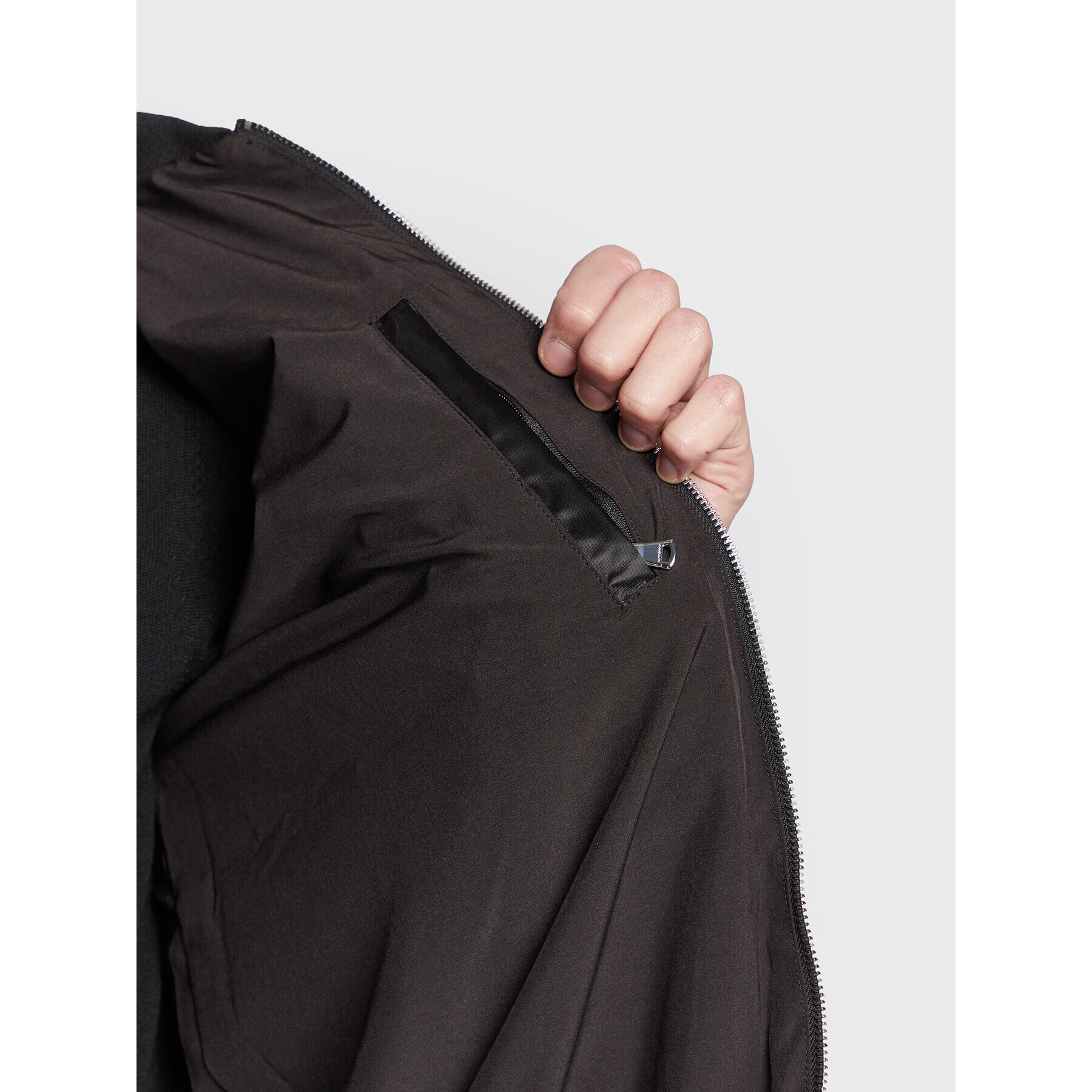 J.Lindeberg Яке бомбър Eagle Varsity FMOW07327 Черен Regular Fit - Pepit.bg