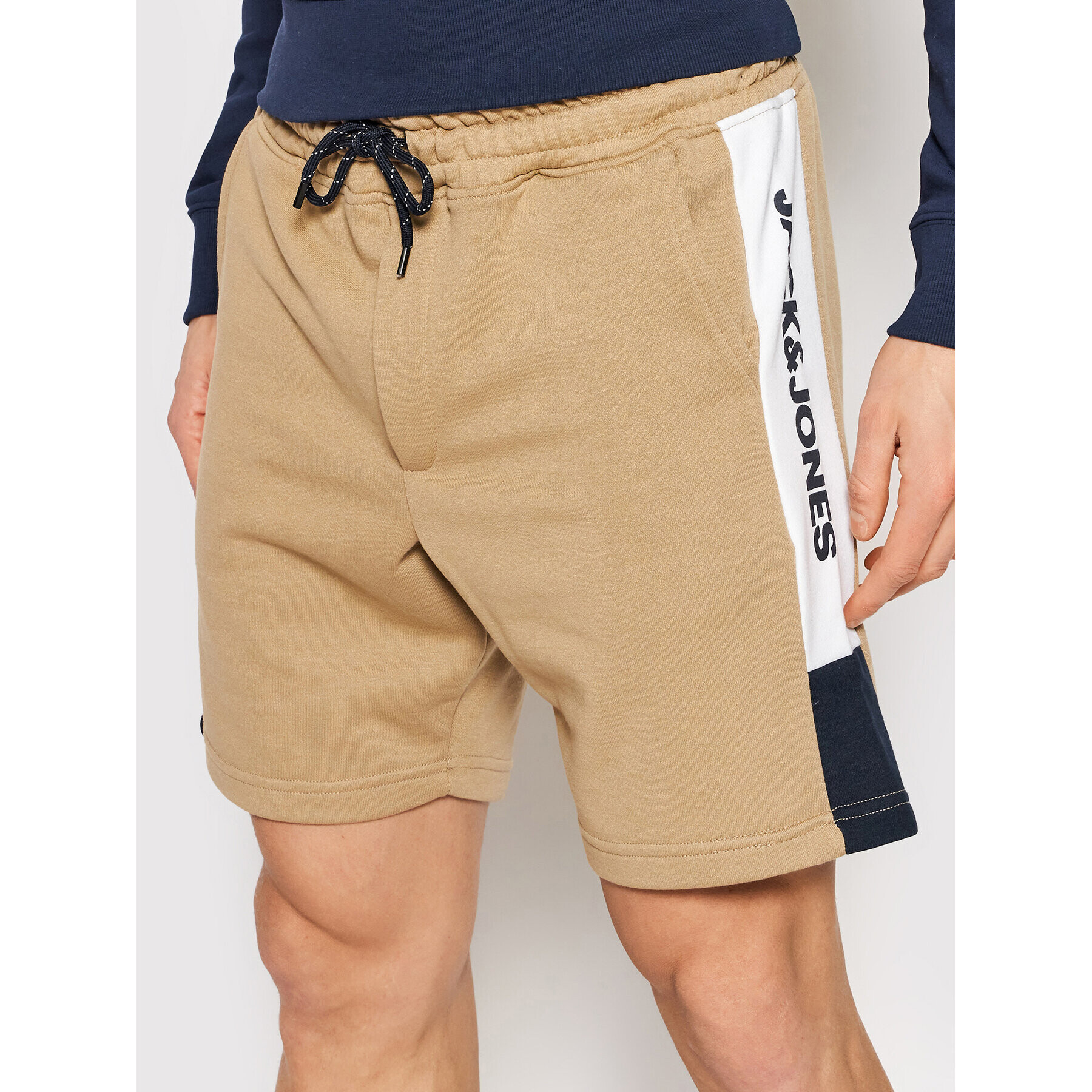 Jack&Jones Спортни шорти Logo Blocking 12198008 Кафяв Regular Fit - Pepit.bg