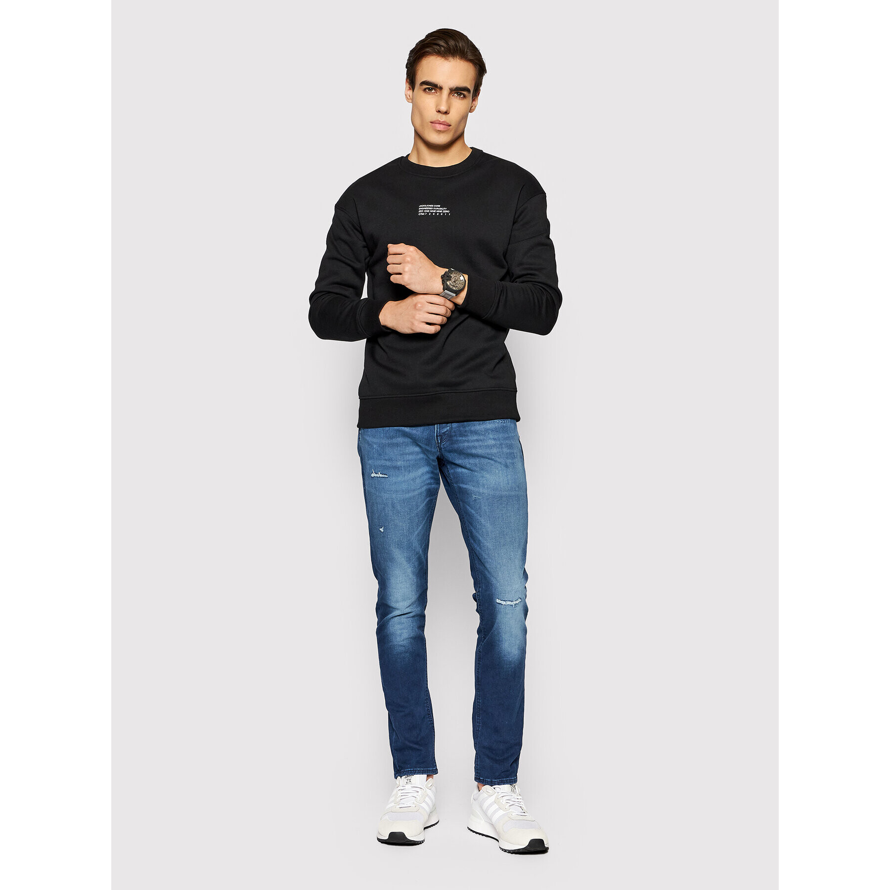 Jack&Jones Суитшърт Globe 12200747 Черен Relaxed Fit - Pepit.bg