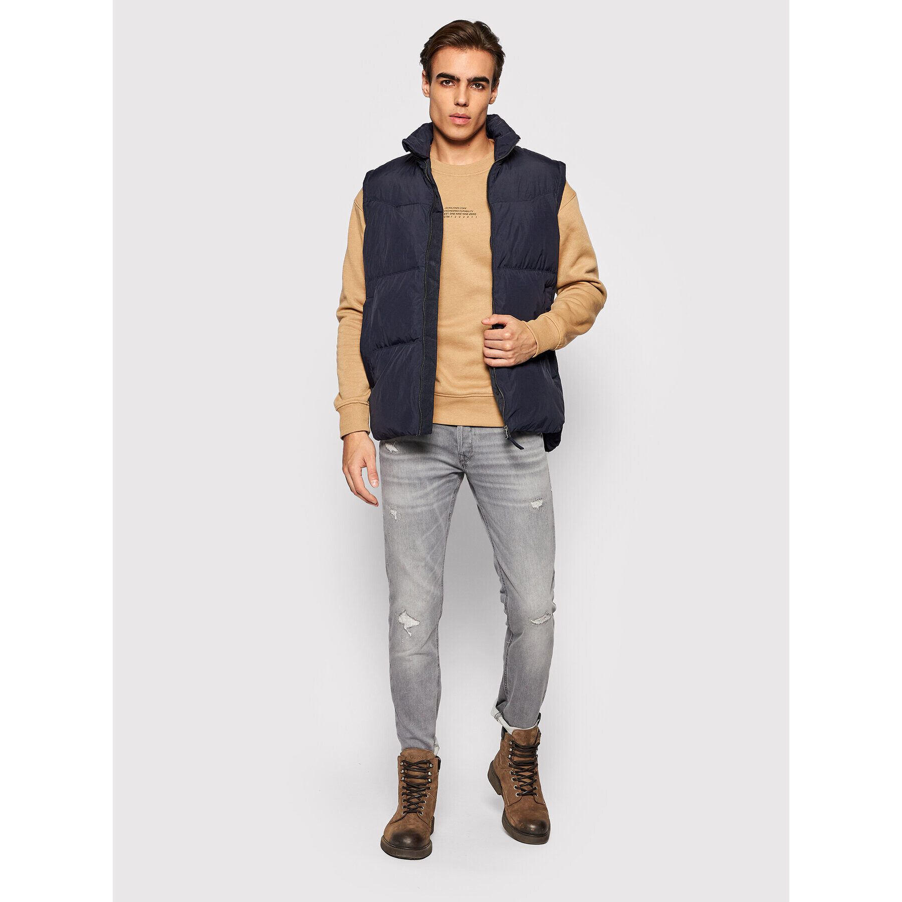 Jack&Jones Суитшърт Globe 12200747 Кафяв Relaxed Fit - Pepit.bg