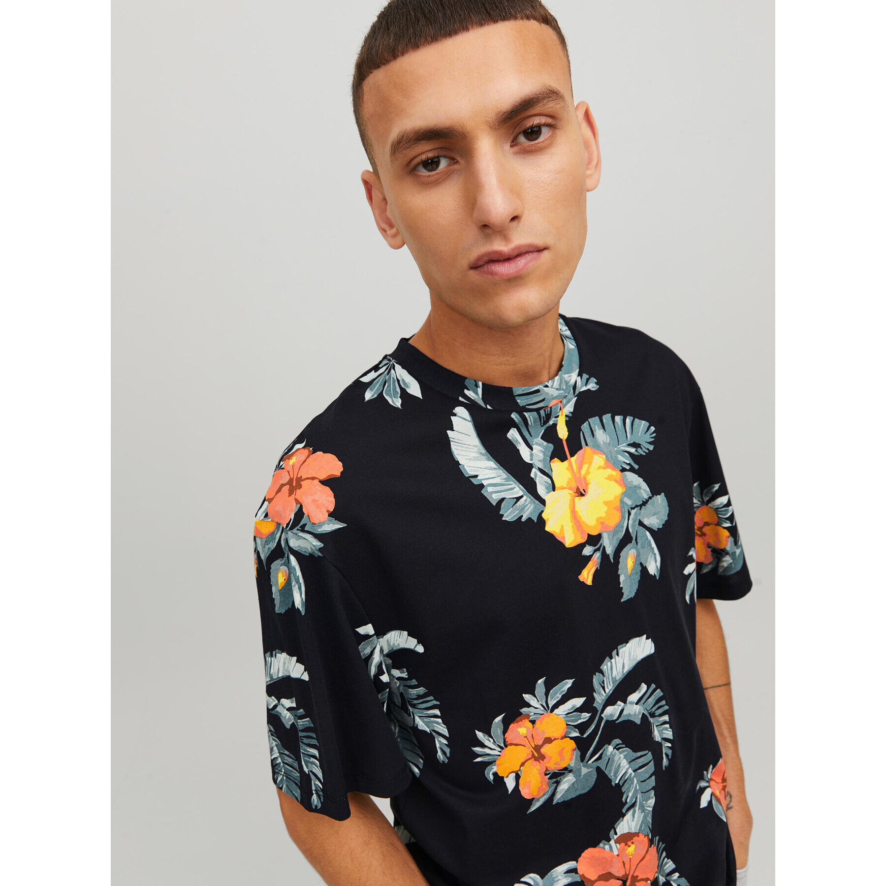 Jack&Jones Тишърт Flores 12227780 Черен Relaxed Fit - Pepit.bg