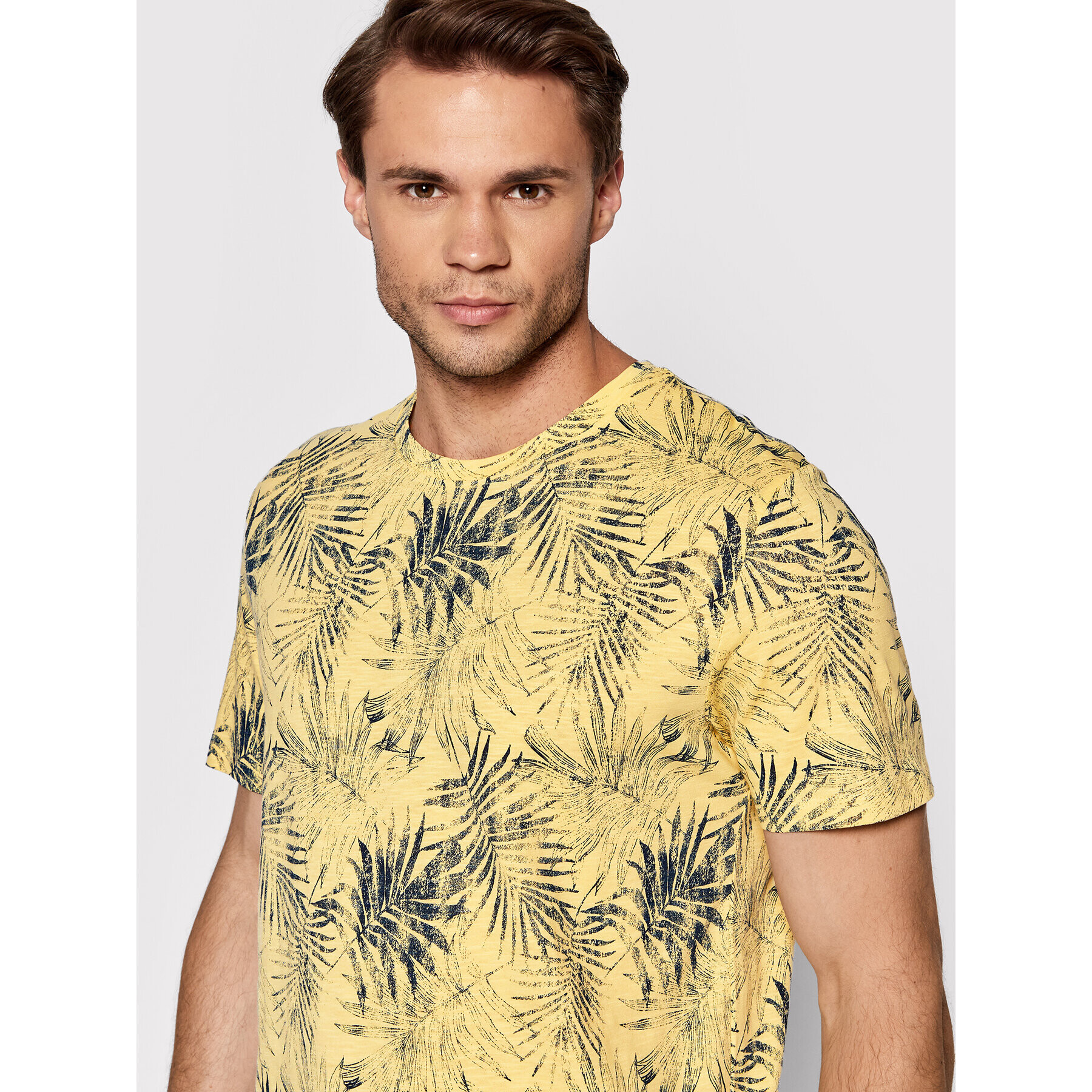 Jack&Jones Тишърт Bloomer 12205772 Жълт Standard Fit - Pepit.bg