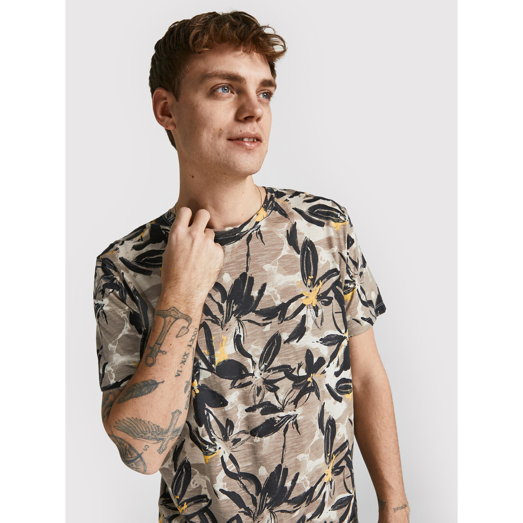 Jack&Jones Тишърт Flower Power 12205818 Кафяв Regular Fit - Pepit.bg