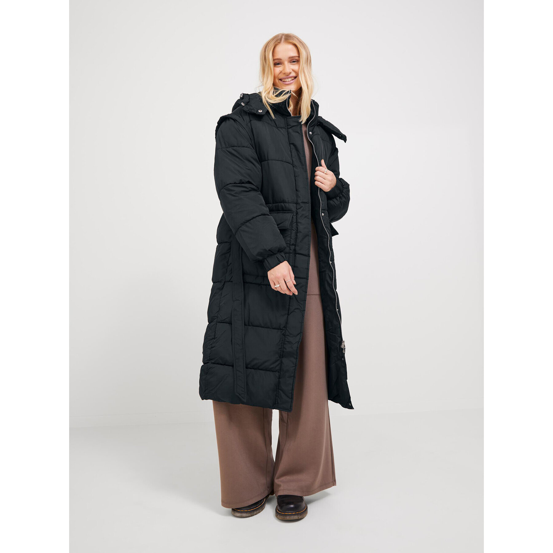 JJXX Пухено яке Sus 12214706 Черен Regular Fit - Pepit.bg