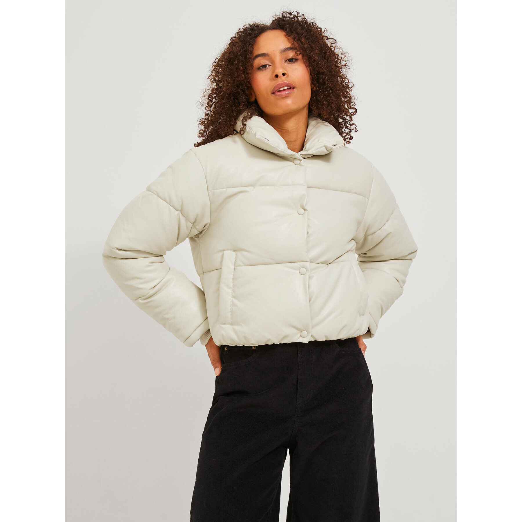 JJXX Пухено яке 12236383 Екрю Regular Fit - Pepit.bg