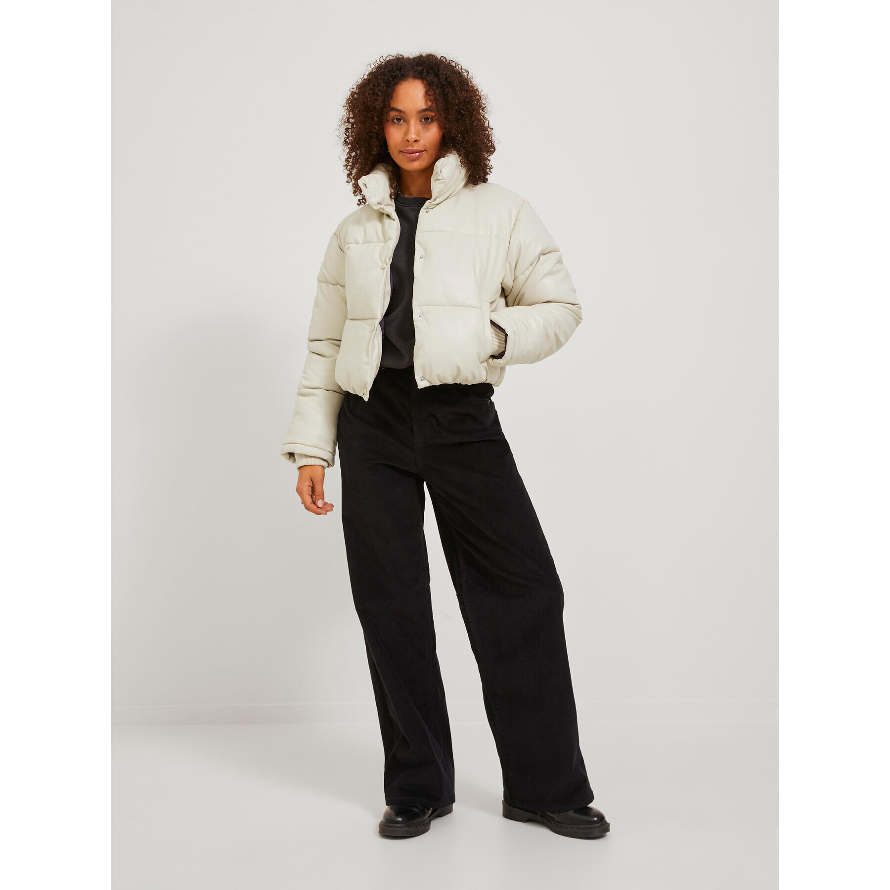 JJXX Пухено яке 12236383 Екрю Regular Fit - Pepit.bg