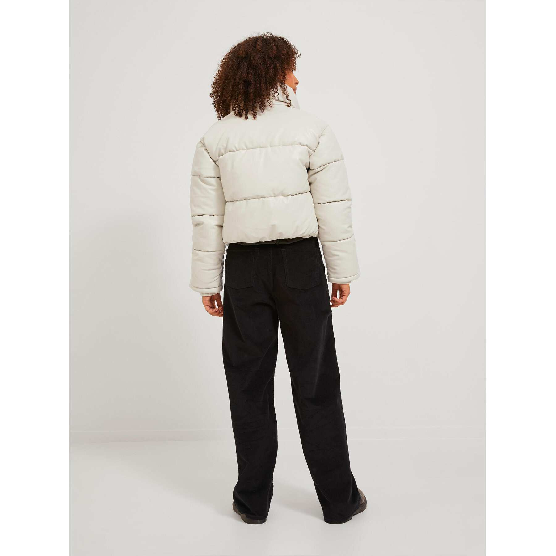 JJXX Пухено яке 12236383 Екрю Regular Fit - Pepit.bg