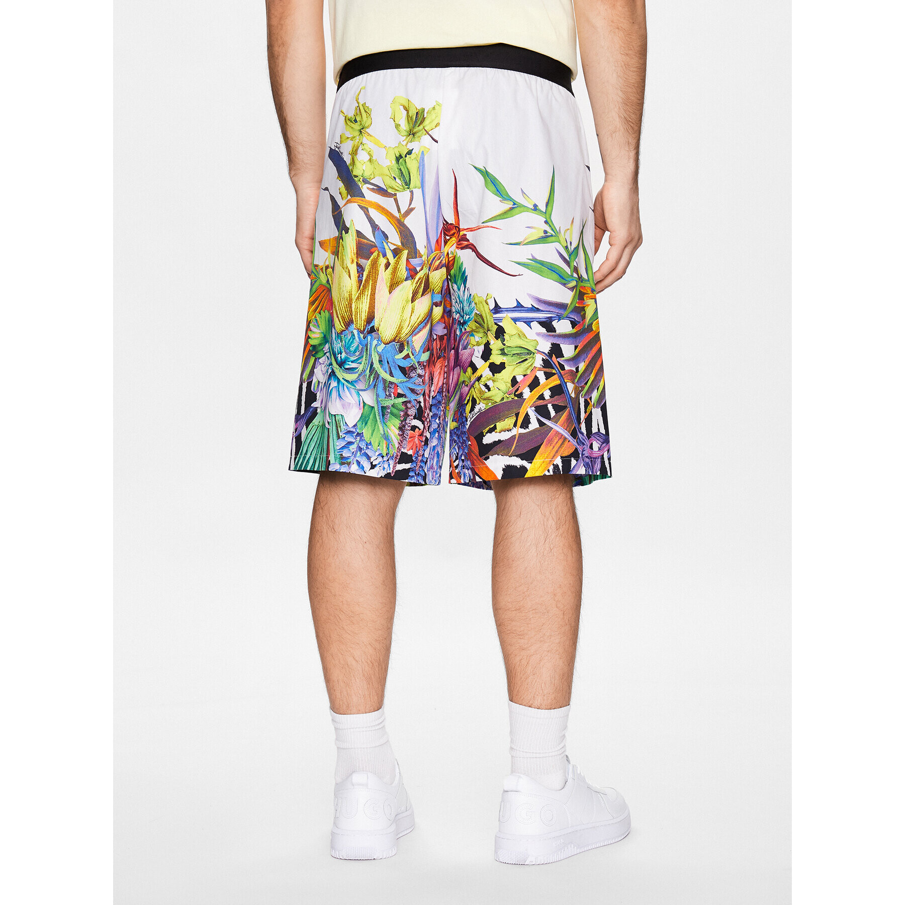 Just Cavalli Спортни шорти 74OBD38F Бял Regular Fit - Pepit.bg