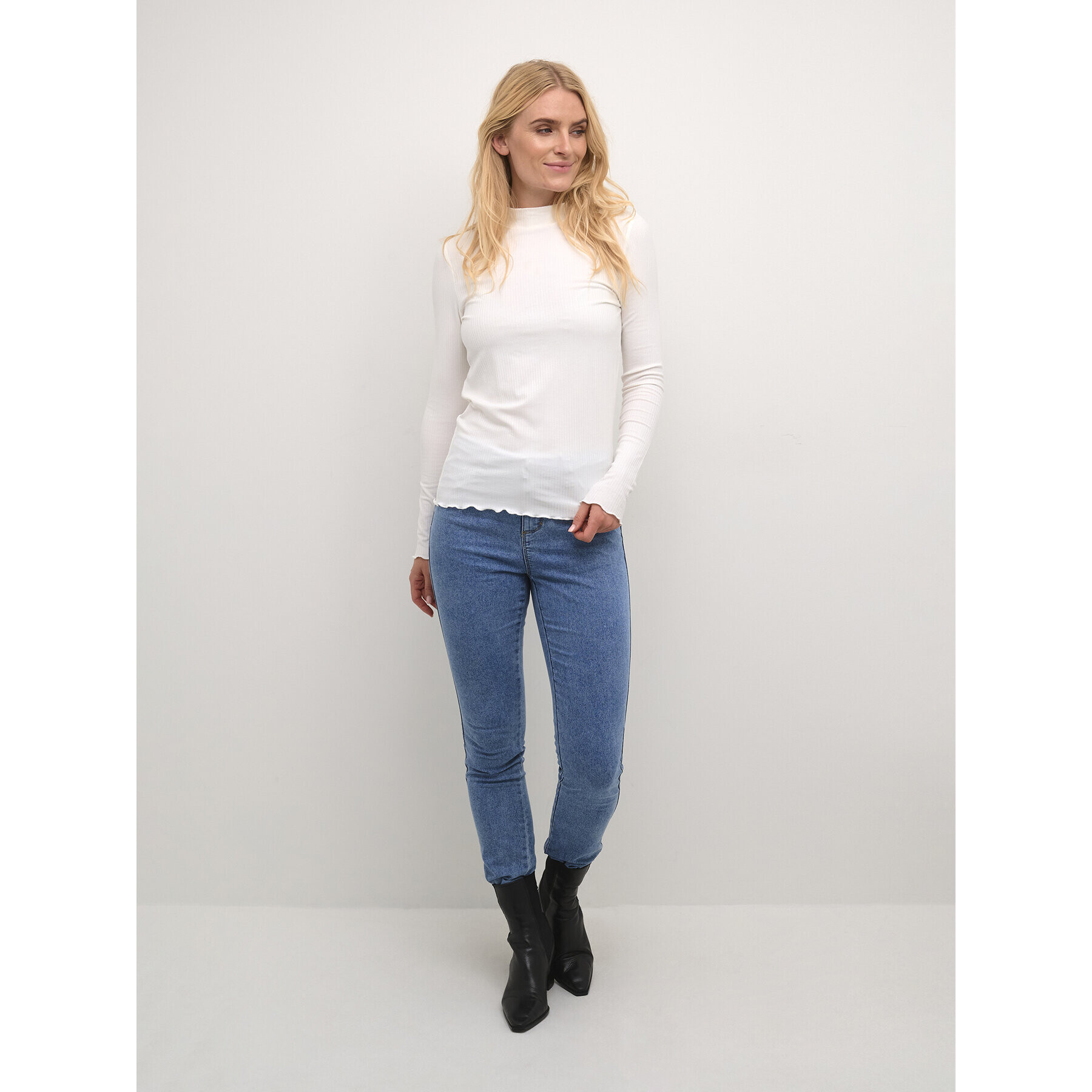 Kaffe Блуза Kadrew Turtleneck 10507922 Бял Shaped Fit - Pepit.bg