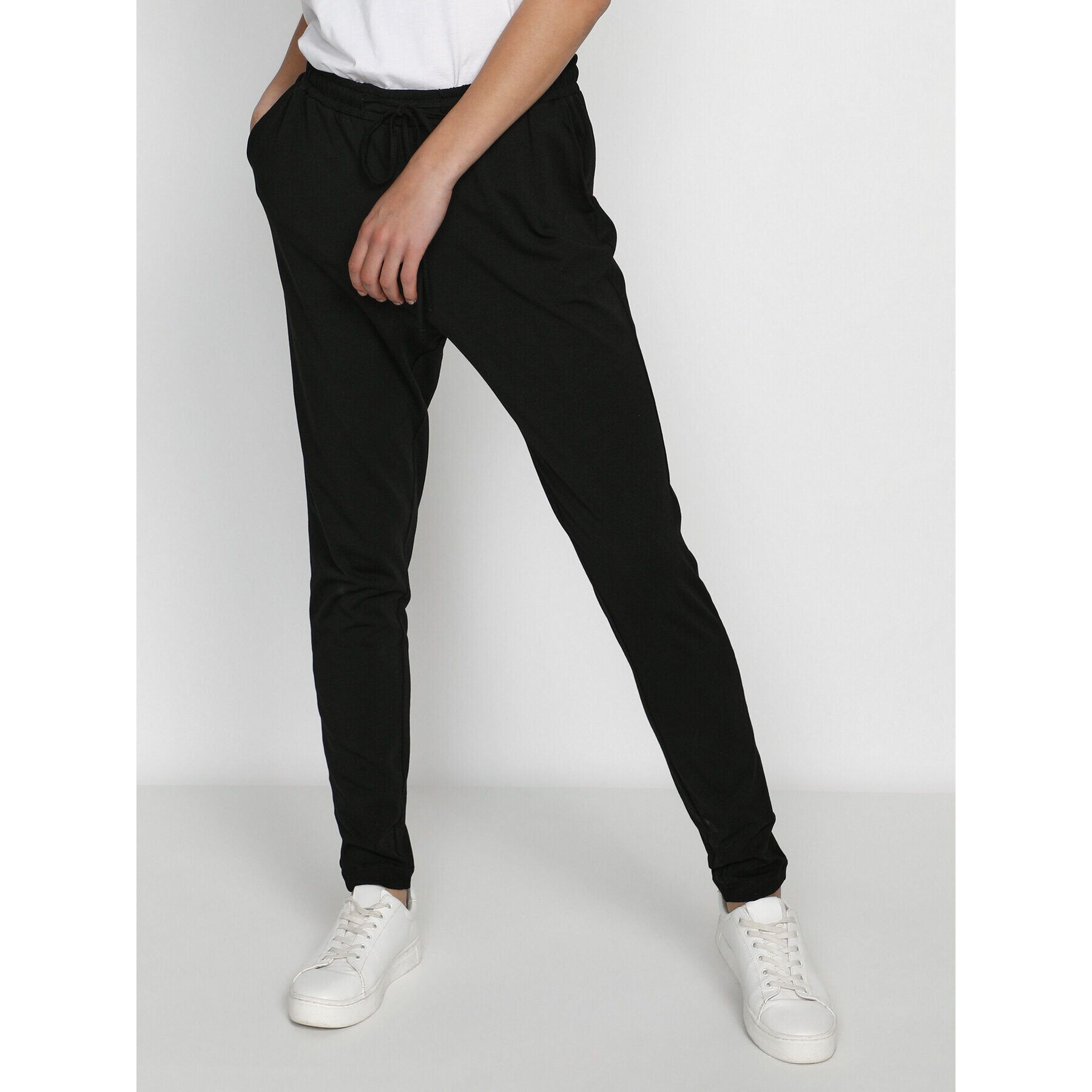 Kaffe Долнище анцуг Linda 10550279 Черен Slim Fit - Pepit.bg