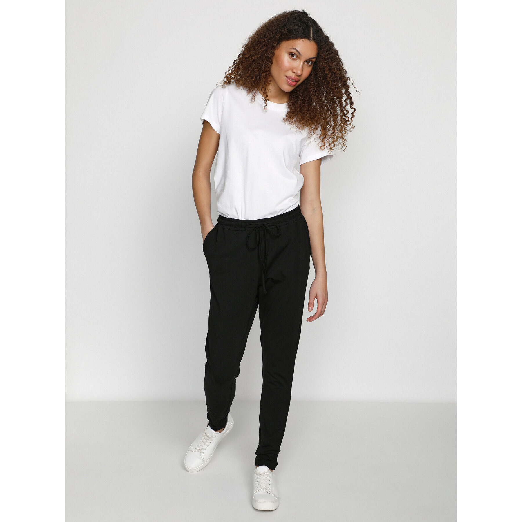 Kaffe Долнище анцуг Linda 10550279 Черен Slim Fit - Pepit.bg