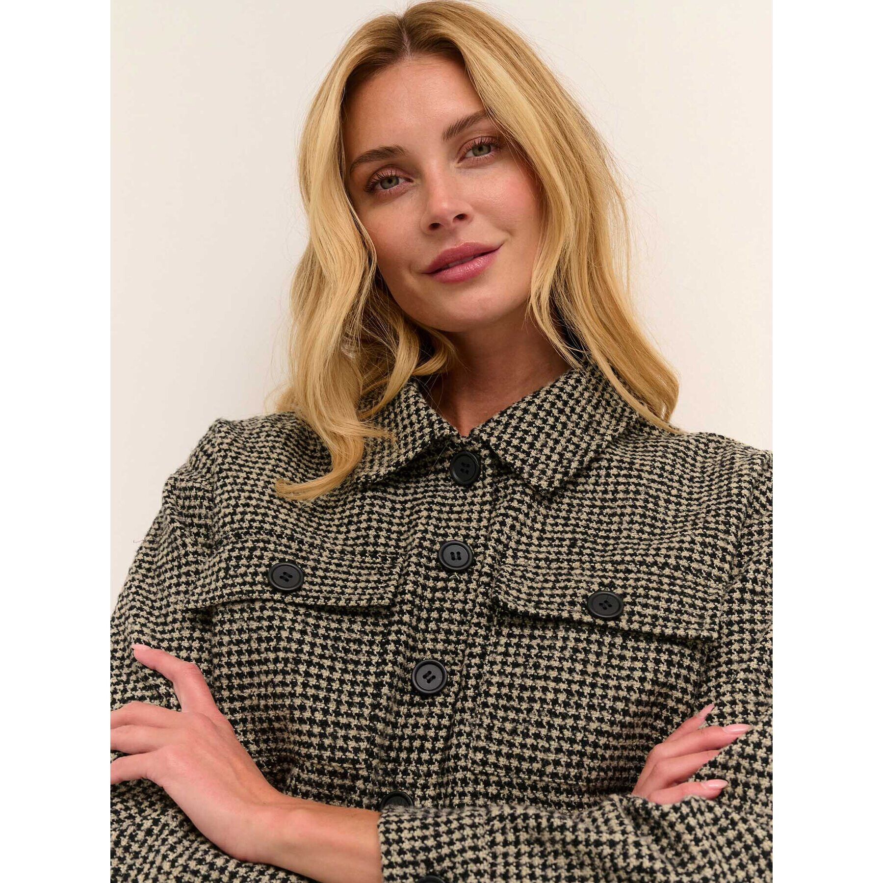 Kaffe Преходно яке Lisette 10506875 Бежов Relaxed Fit - Pepit.bg