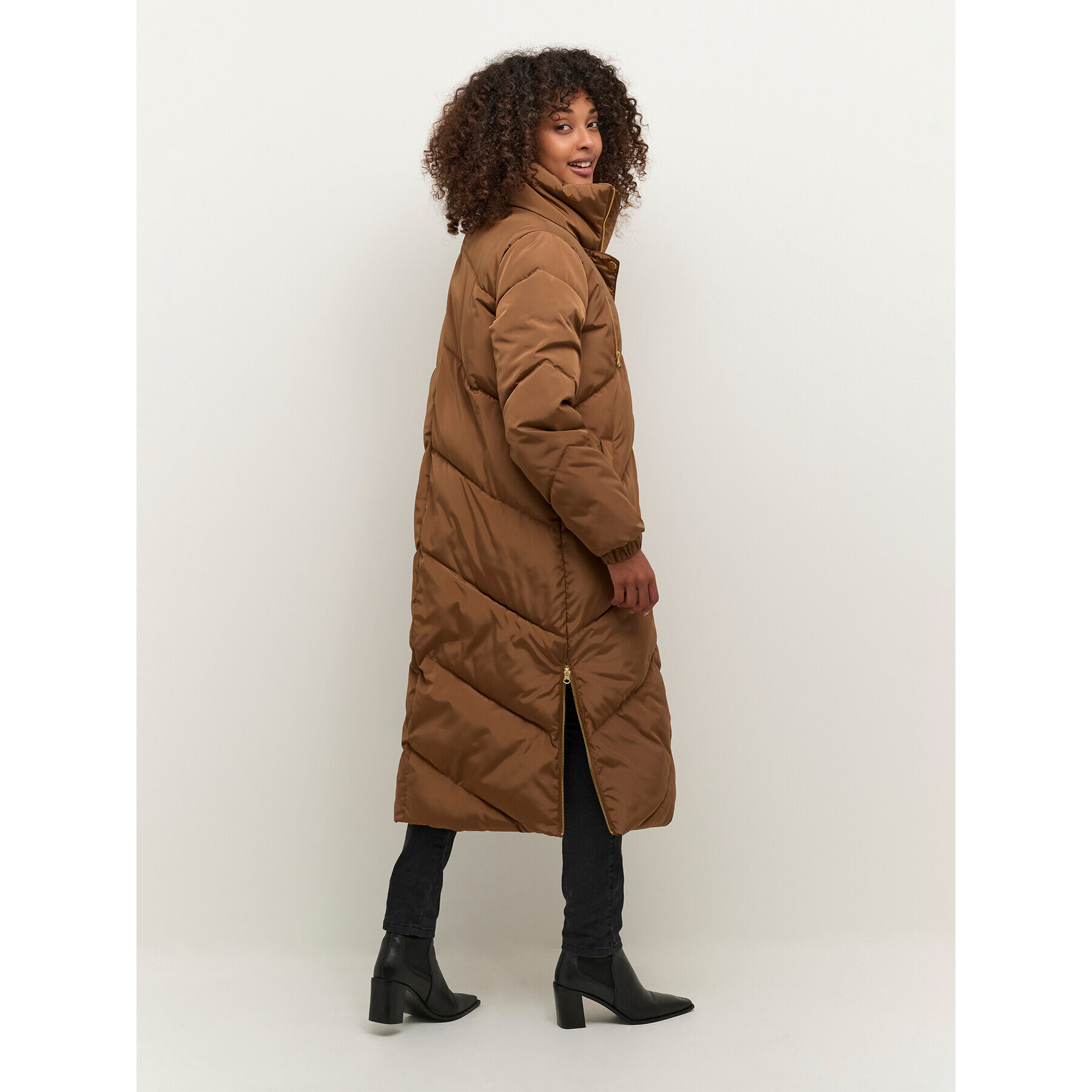 Kaffe Пухено яке Lindsay 10504571 Кафяв Regular Fit - Pepit.bg