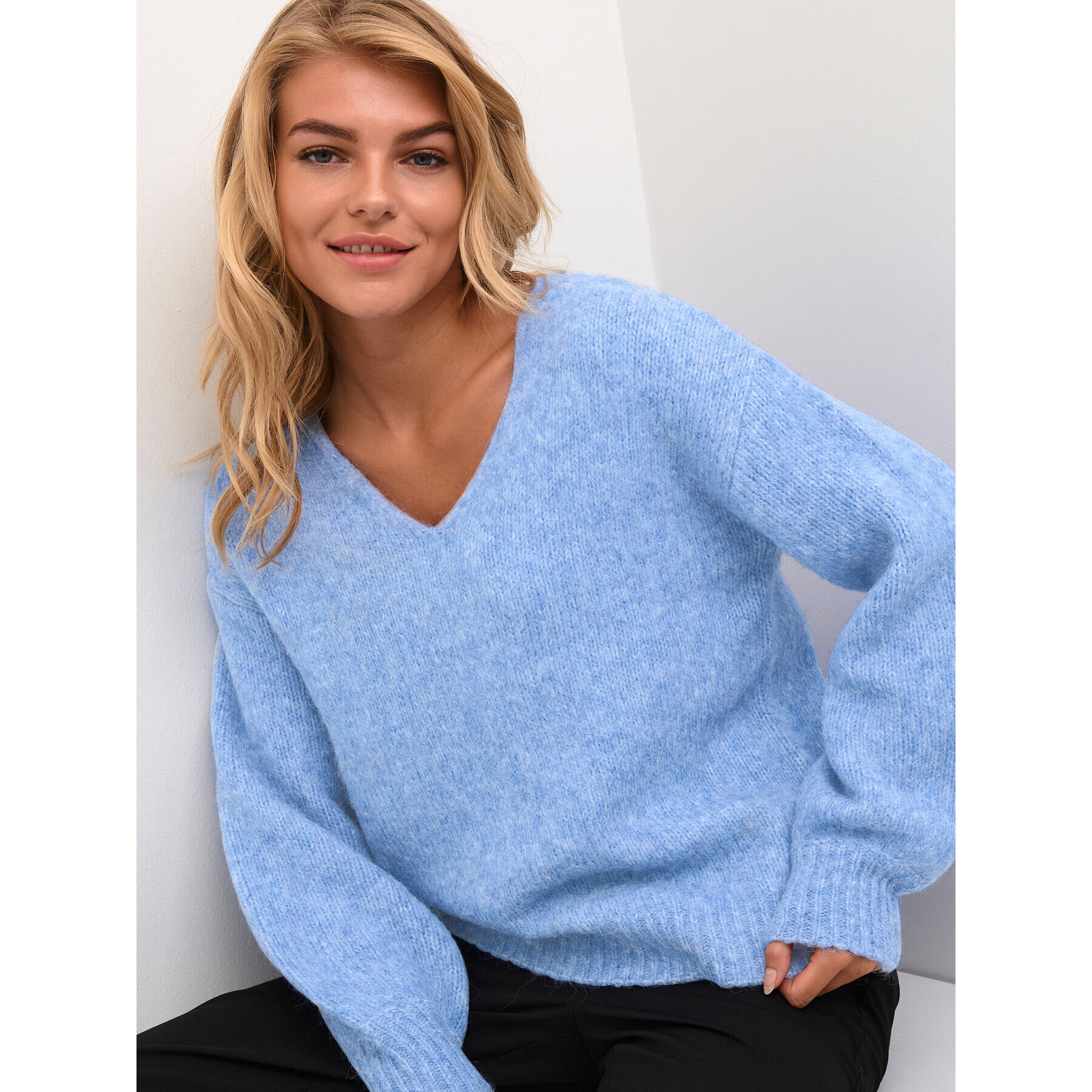 Kaffe Пуловер Kasarla V-Neck 10506829 Син Loose Fit - Pepit.bg