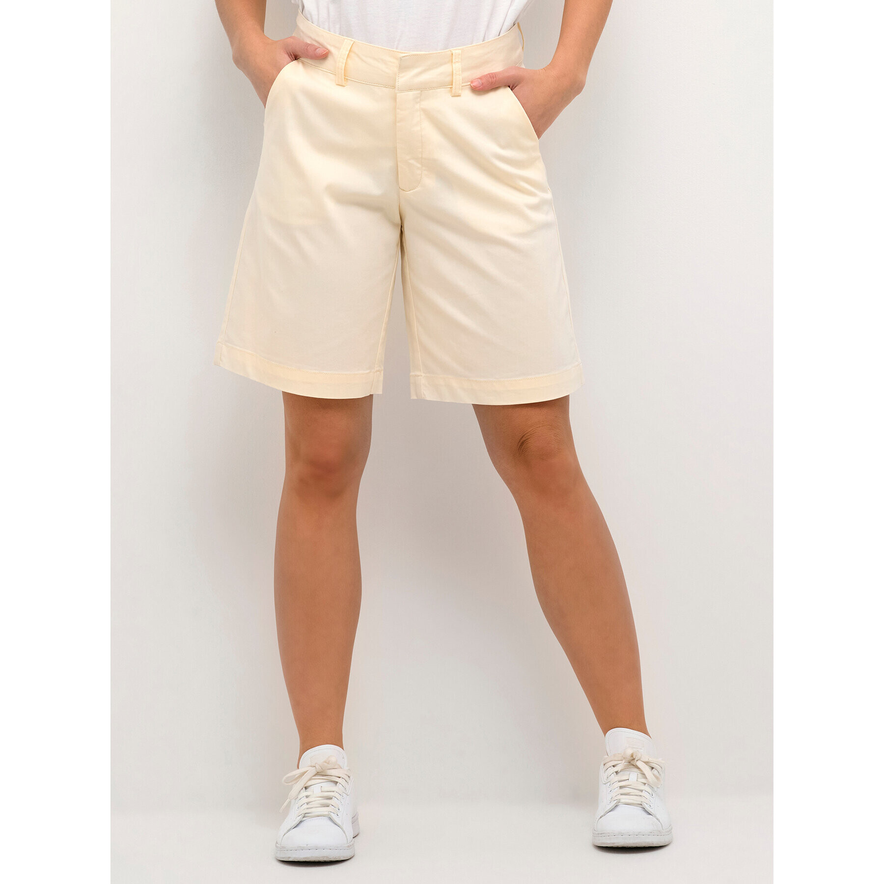 Kaffe Шорти от плат Lea 10505457 Бял Regular Fit - Pepit.bg