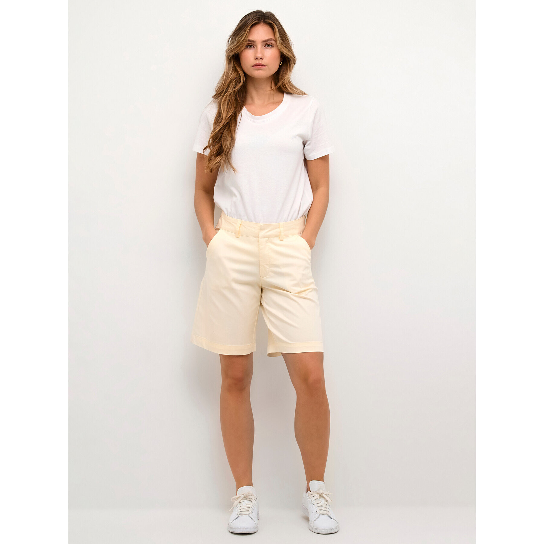 Kaffe Шорти от плат Lea 10505457 Бял Regular Fit - Pepit.bg