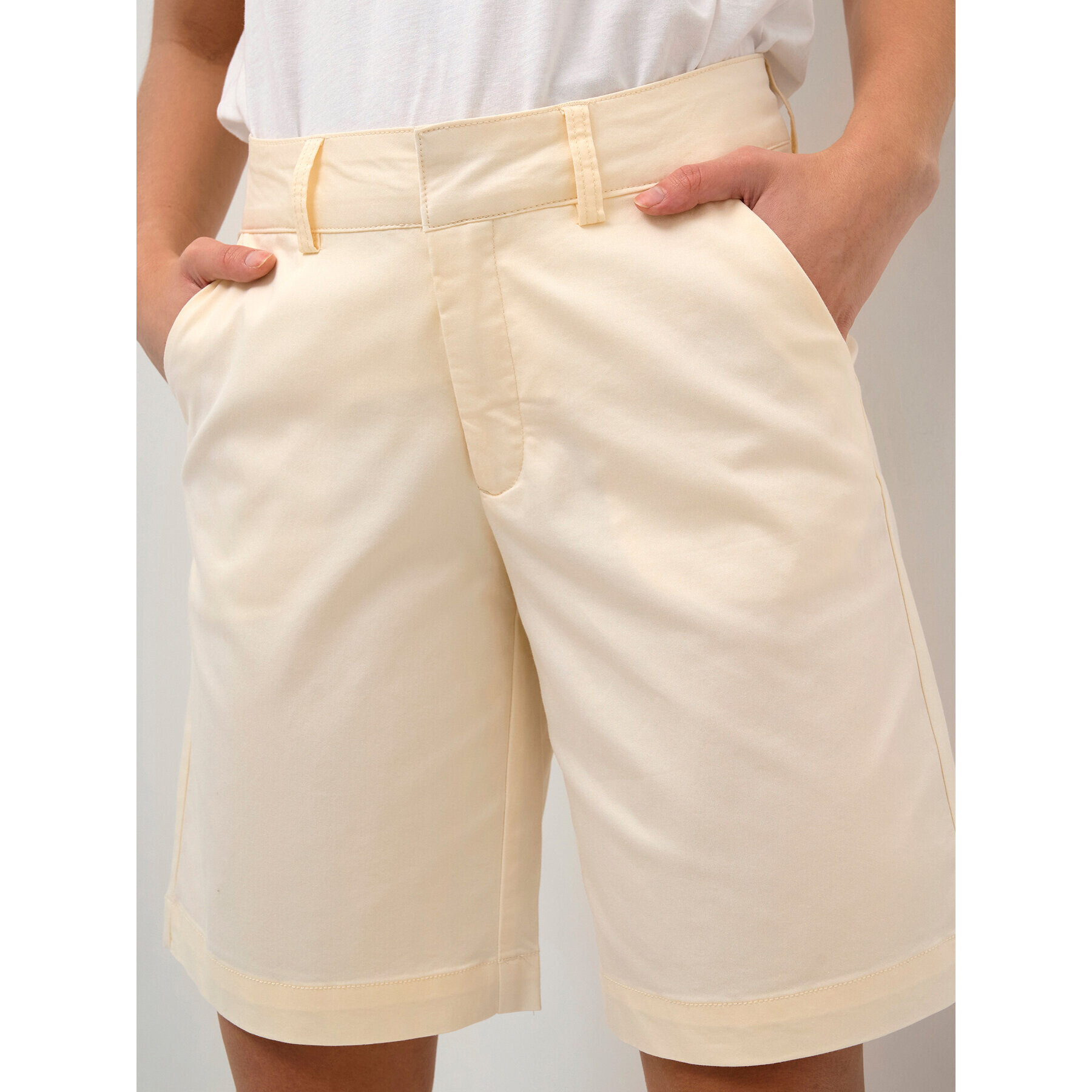 Kaffe Шорти от плат Lea 10505457 Бял Regular Fit - Pepit.bg