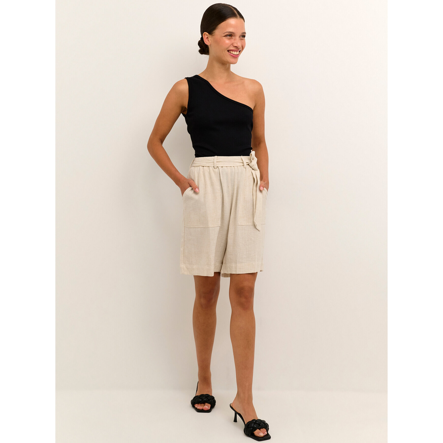 Kaffe Шорти от плат Liny 10505493 Бежов Relaxed Fit - Pepit.bg