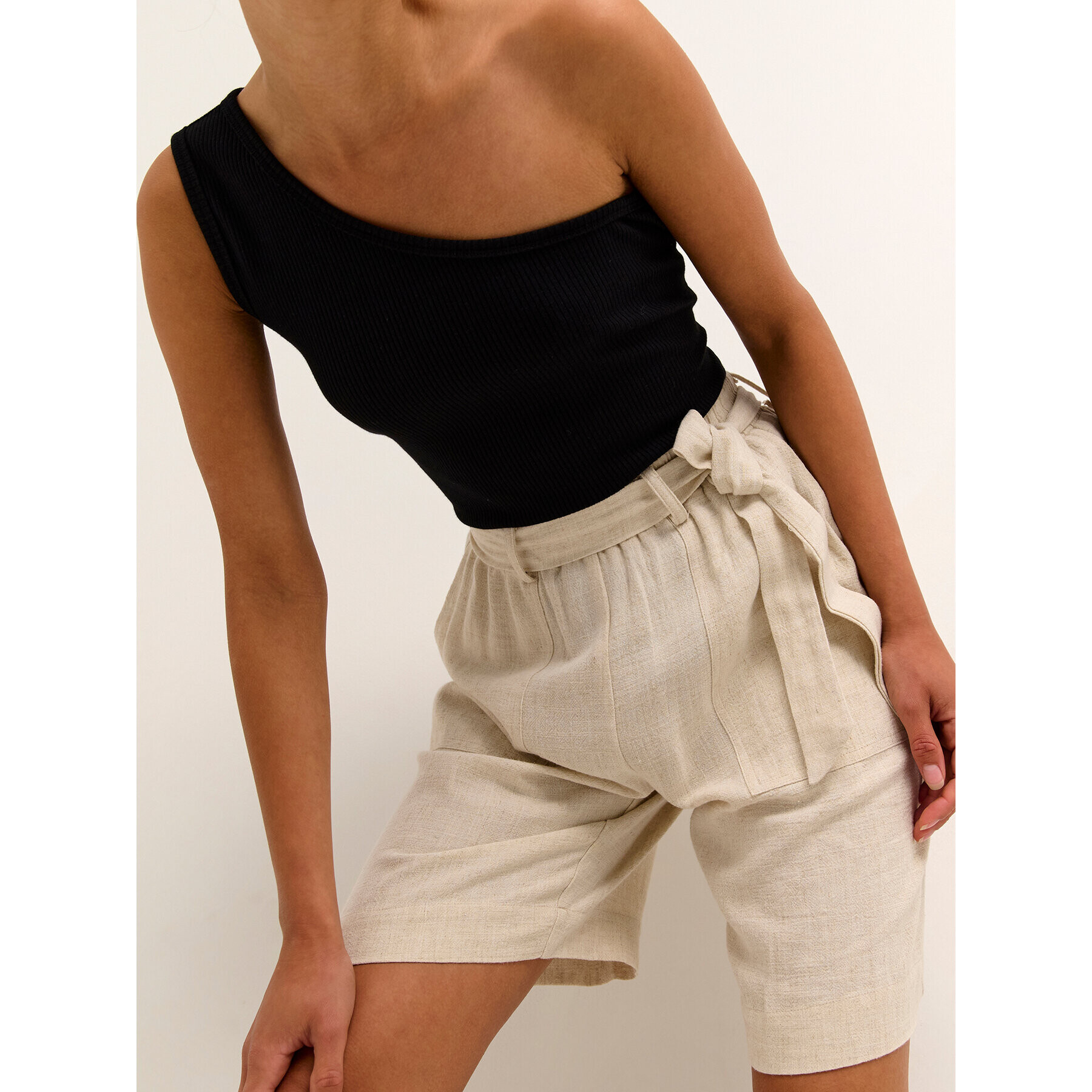 Kaffe Шорти от плат Liny 10505493 Бежов Relaxed Fit - Pepit.bg