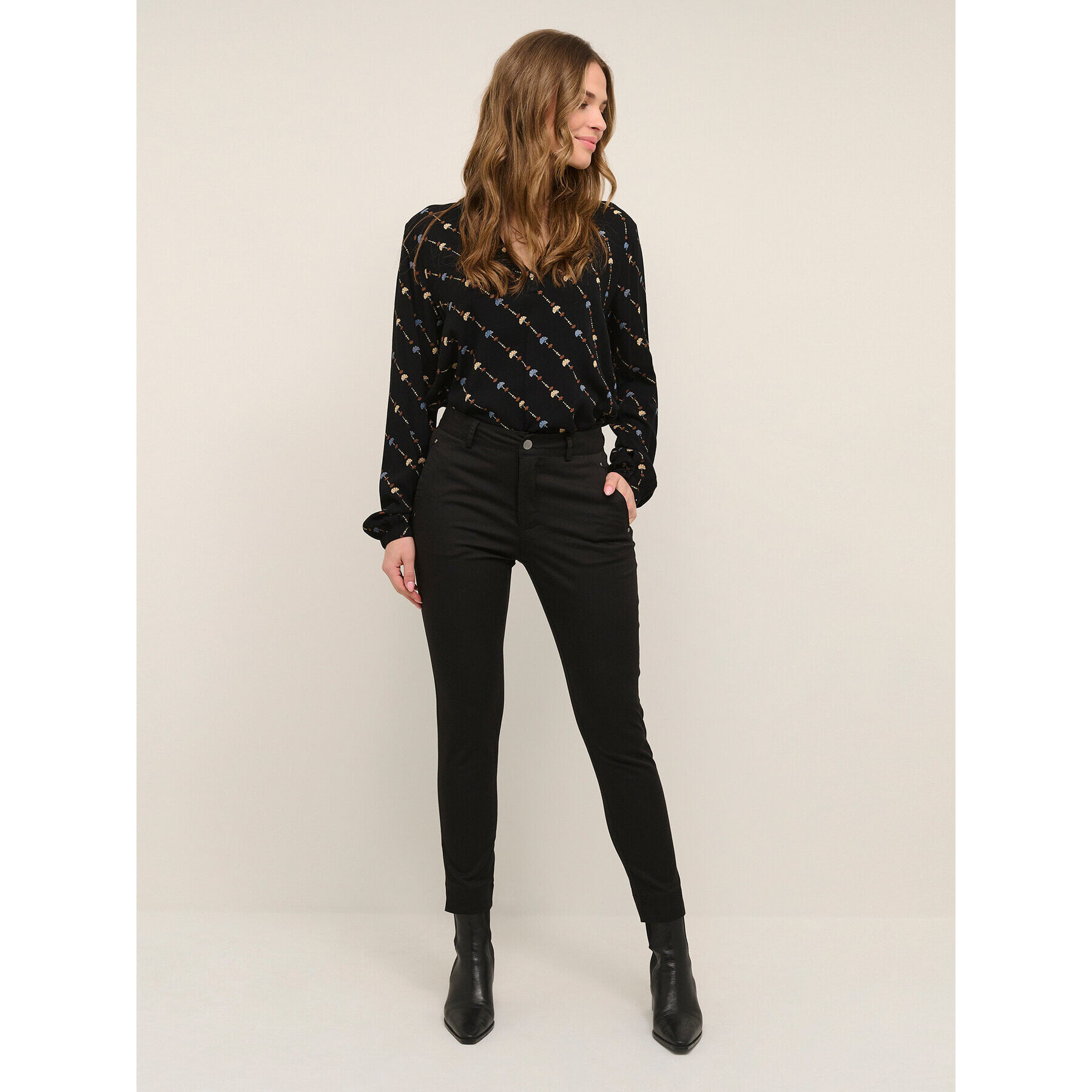 Kaffe Текстилни панталони Lea Rivet 10506839 Черен Slim Fit - Pepit.bg