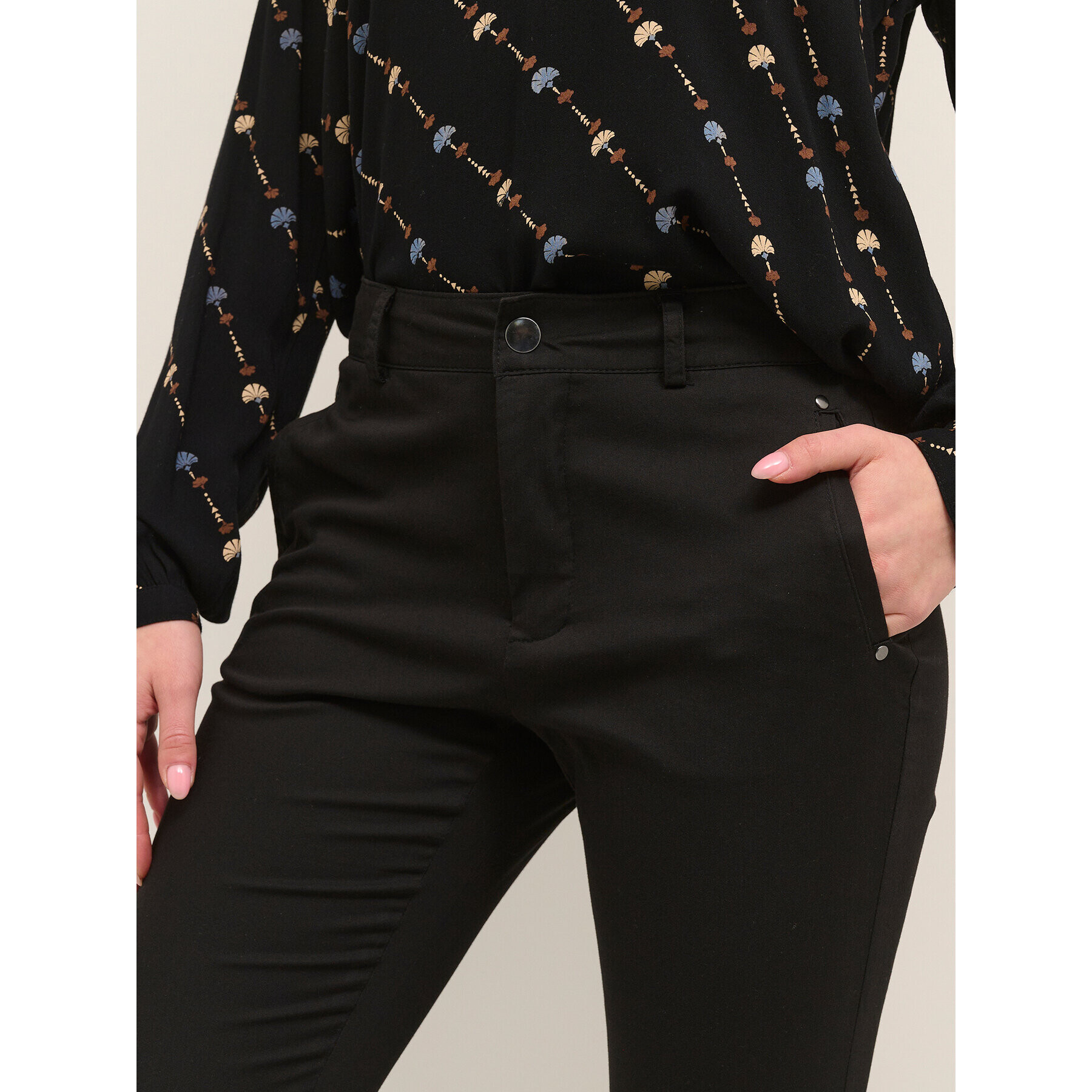 Kaffe Текстилни панталони Lea Rivet 10506839 Черен Slim Fit - Pepit.bg