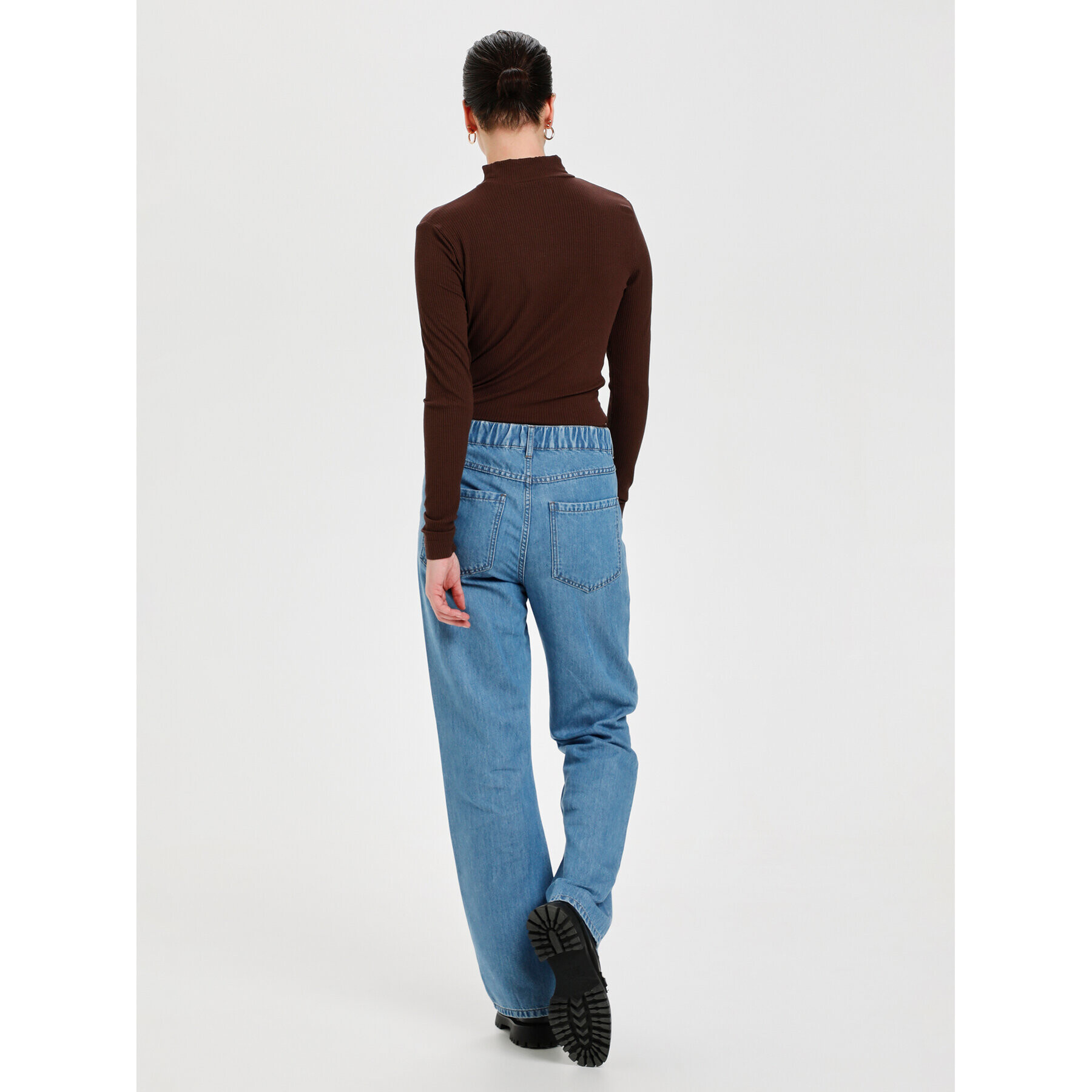 Karen by Simonsen Блуза Ezzie 10104067 Кафяв Classic Fit - Pepit.bg