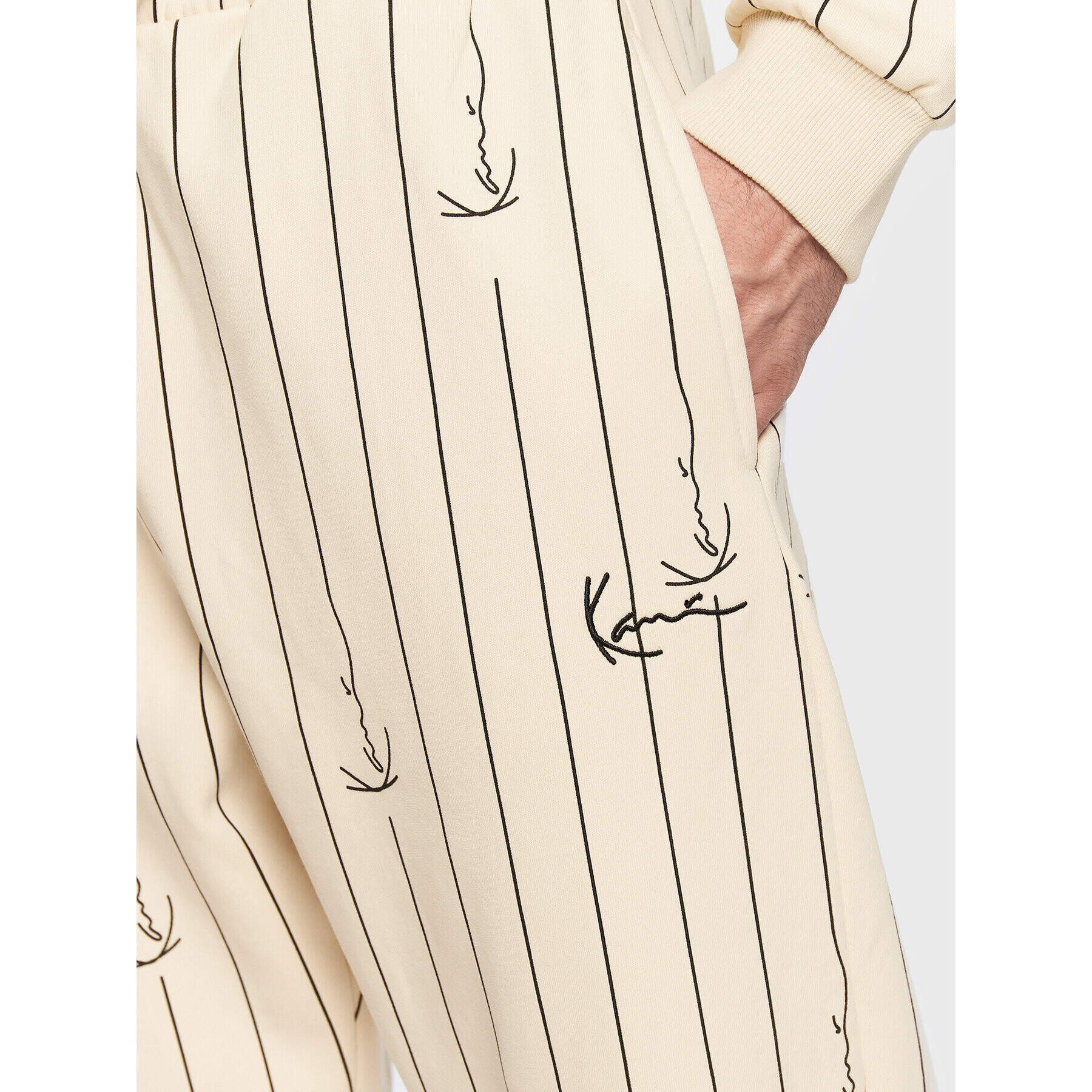 Karl Kani Долнище анцуг Small Signature Logo Pinstripe 6004670 Бежов Relaxed Fit - Pepit.bg