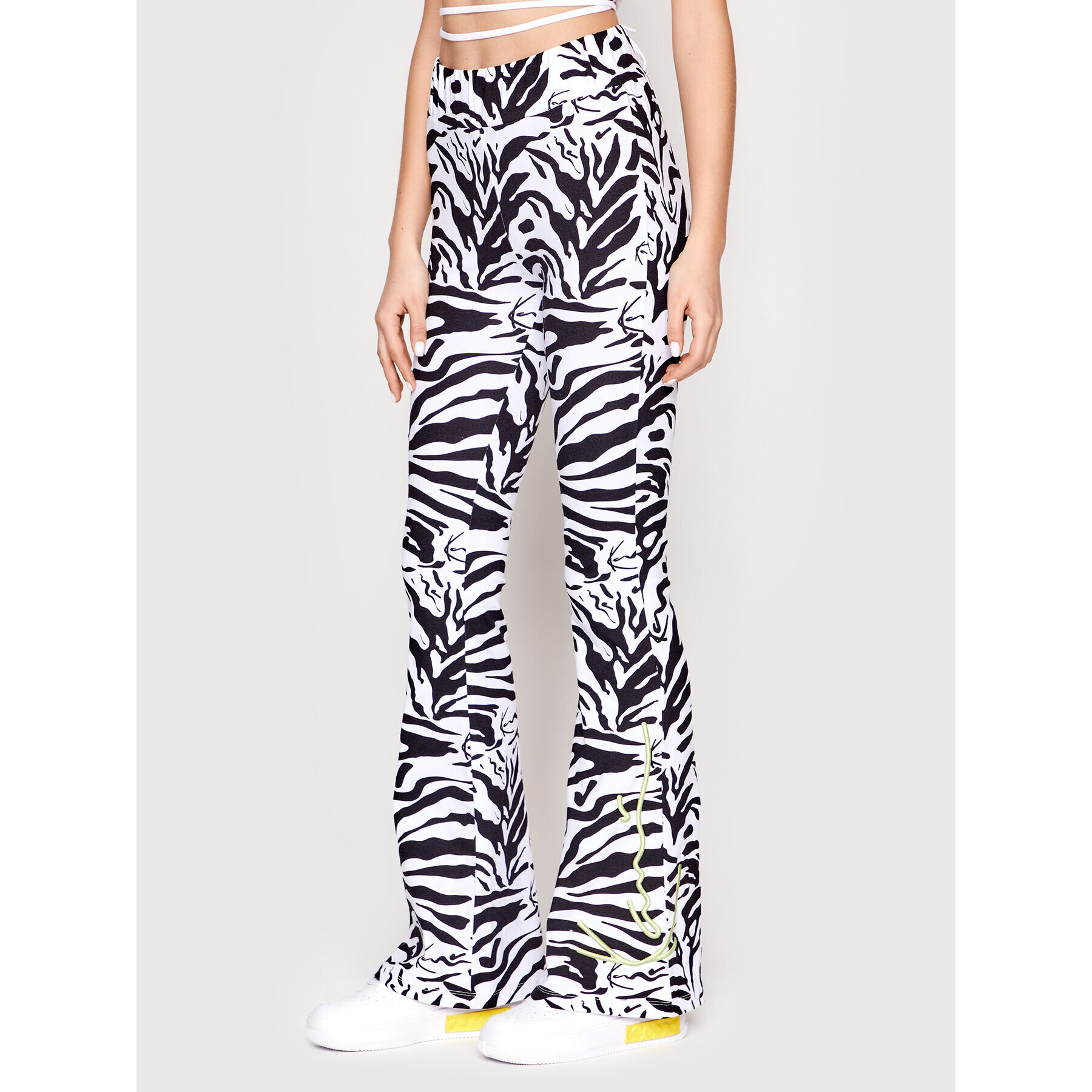 Karl Kani Долнище анцуг Signature Zebra 6120029 Бял Slim Fit - Pepit.bg