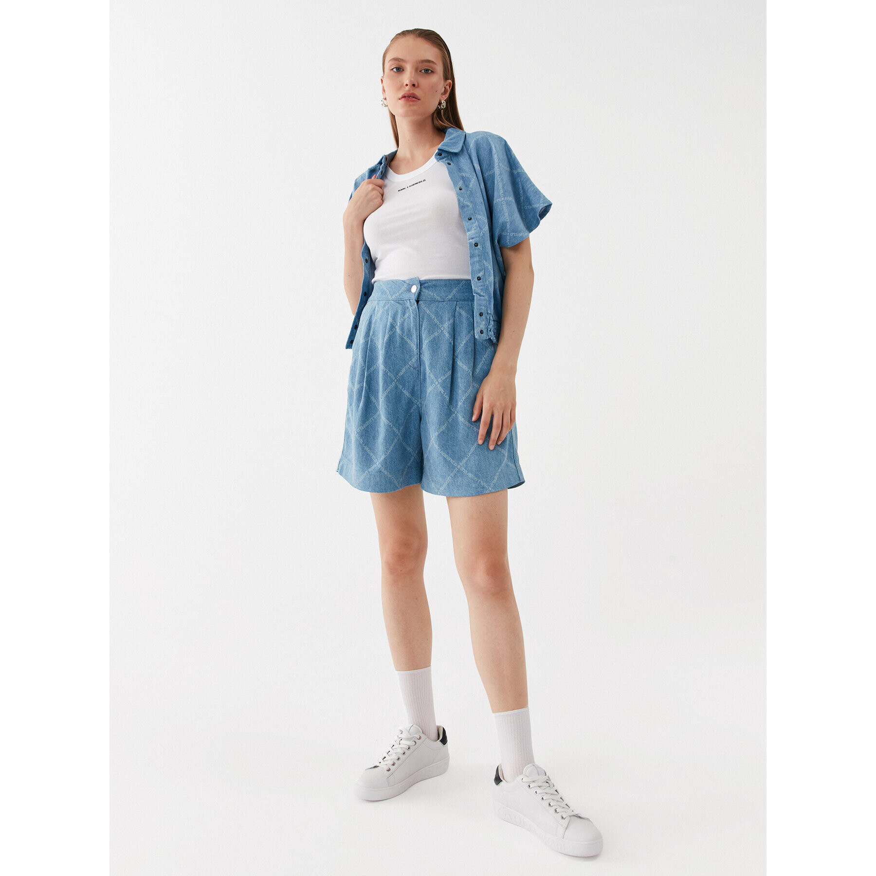 KARL LAGERFELD Дънкови шорти 231W1106 Син Relaxed Fit - Pepit.bg