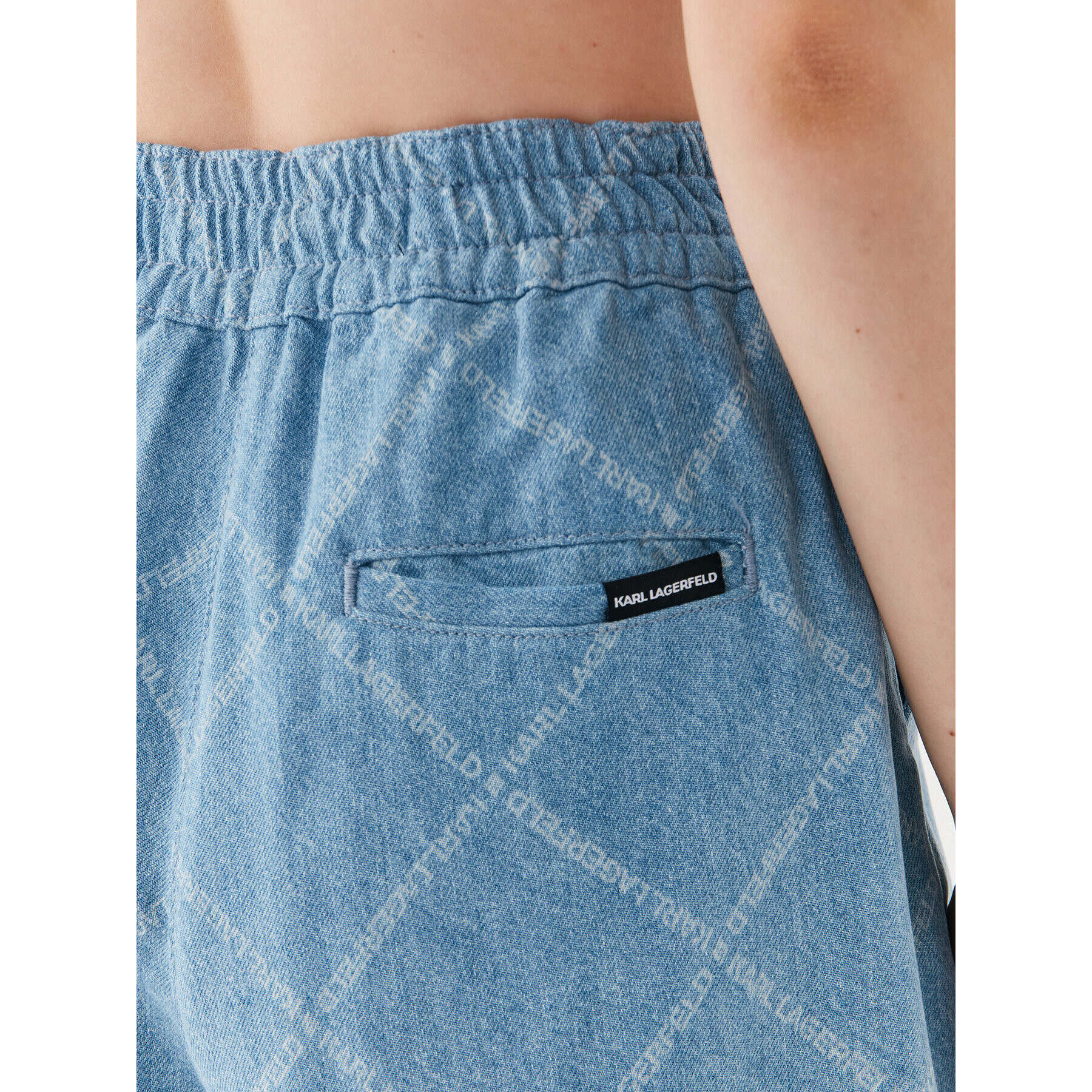 KARL LAGERFELD Дънкови шорти 231W1106 Син Relaxed Fit - Pepit.bg