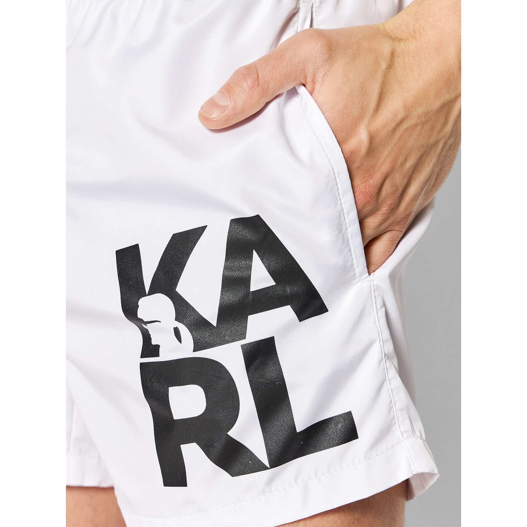 KARL LAGERFELD Плувни шорти Carry Over KL22MBS08 Бял Regular Fit - Pepit.bg