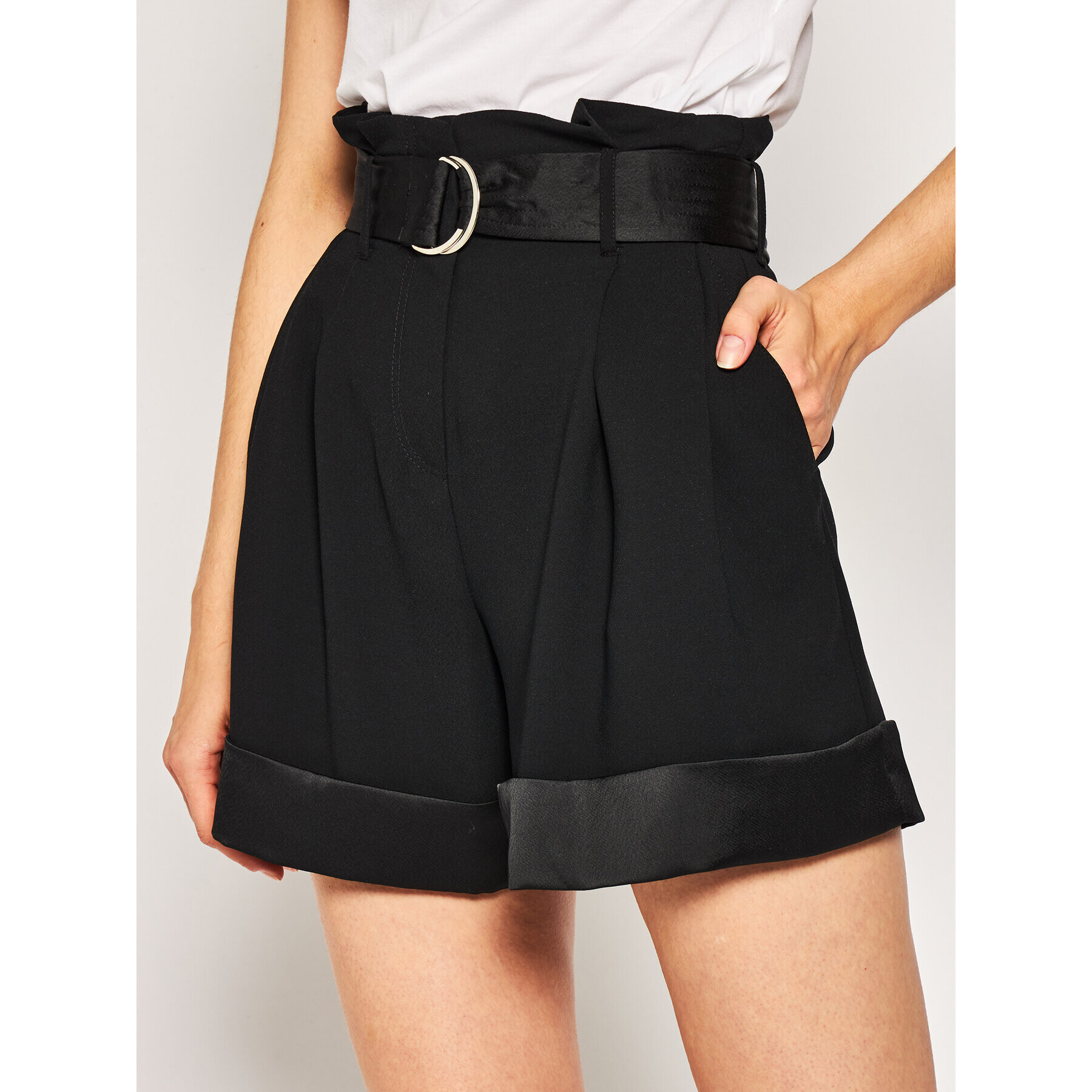 KARL LAGERFELD Шорти от плат 201W1010 Черен Regular Fit - Pepit.bg
