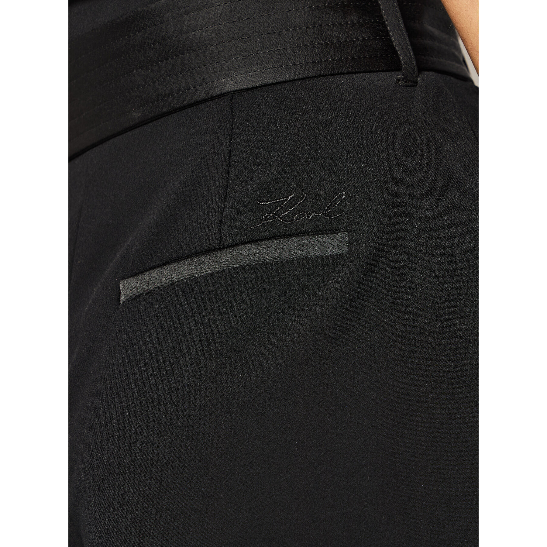 KARL LAGERFELD Шорти от плат 201W1010 Черен Regular Fit - Pepit.bg