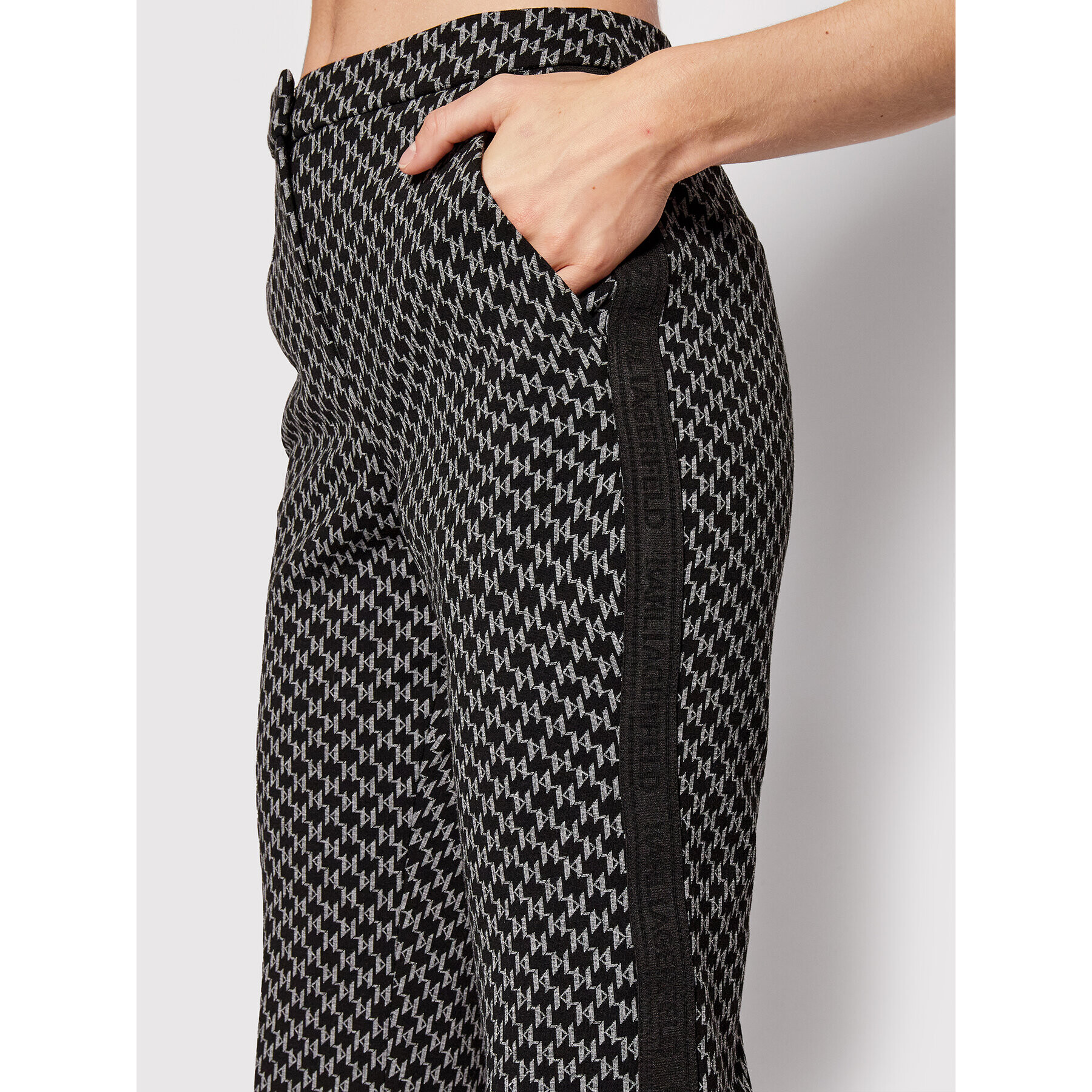 KARL LAGERFELD Текстилни панталони 221W1005 Черен Bootcut Fit - Pepit.bg
