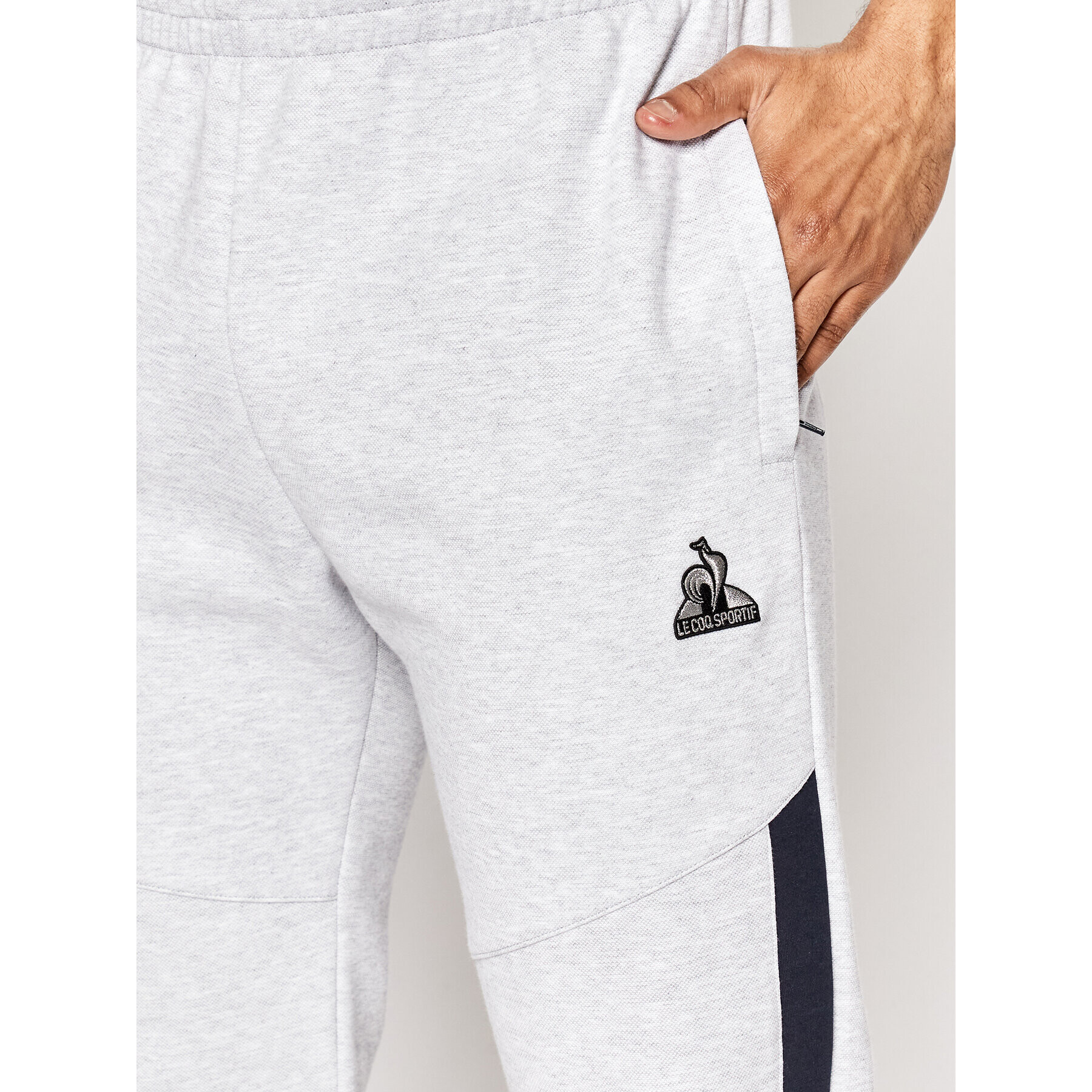 Le Coq Sportif Долнище анцуг 2210472 Сив Tapered Fit - Pepit.bg