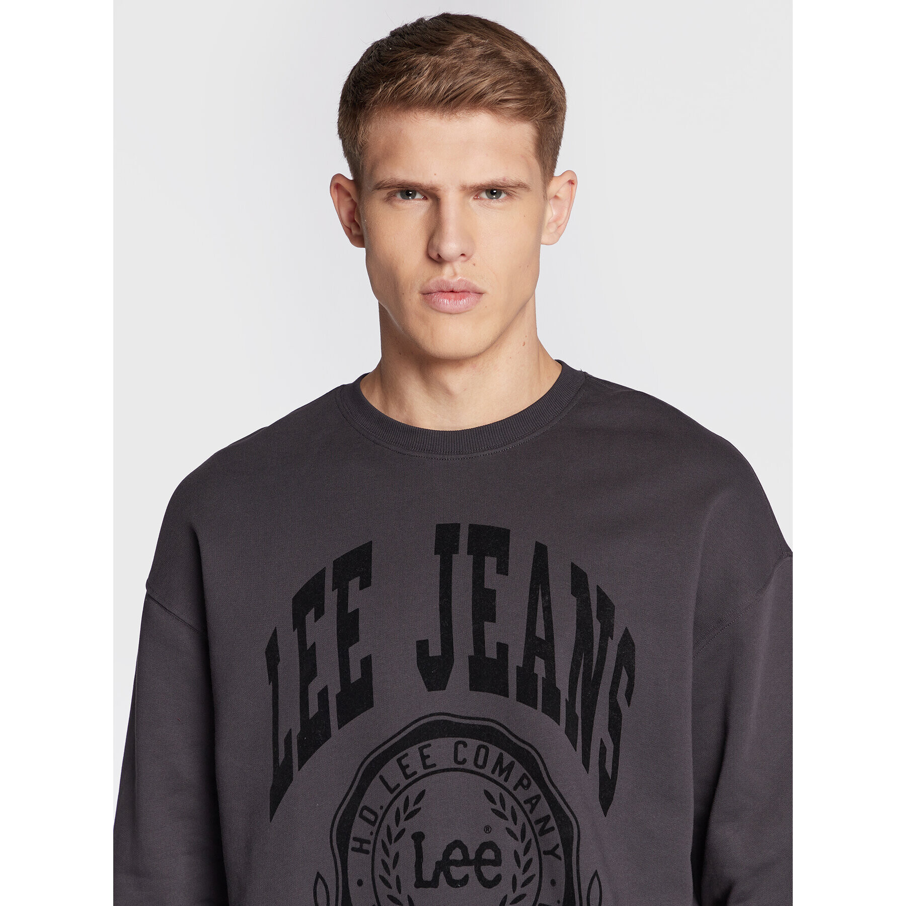 Lee Суитшърт Crew Seasonal L84KRYON 112322639 Черен Relaxed Fit - Pepit.bg