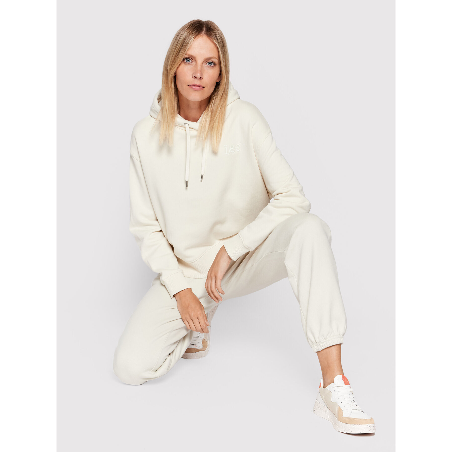 Lee Суитшърт Essential L53PRYNQ Бежов Relaxed Fit - Pepit.bg