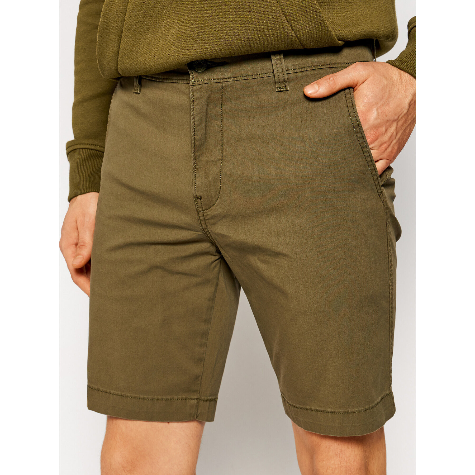 Levi's® Шорти от плат Chino 17202-0004 Зелен Regular Fit - Pepit.bg