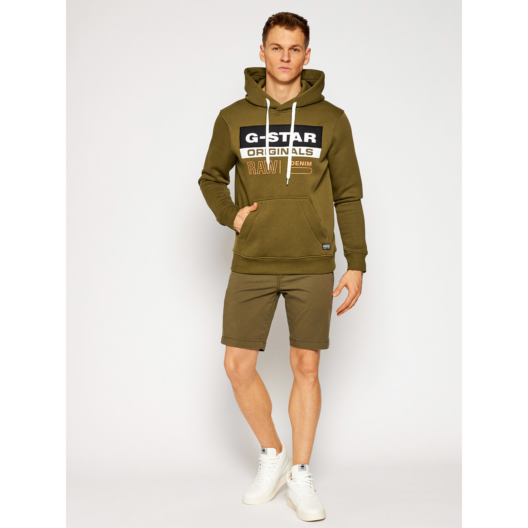 Levi's® Шорти от плат Chino 17202-0004 Зелен Regular Fit - Pepit.bg