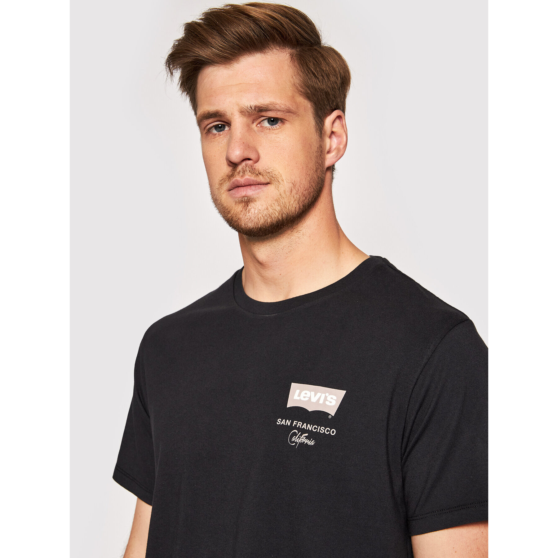 Levi's® Тишърт Housemark Graphic Tee 22489-0429 Черен Standard Fit - Pepit.bg