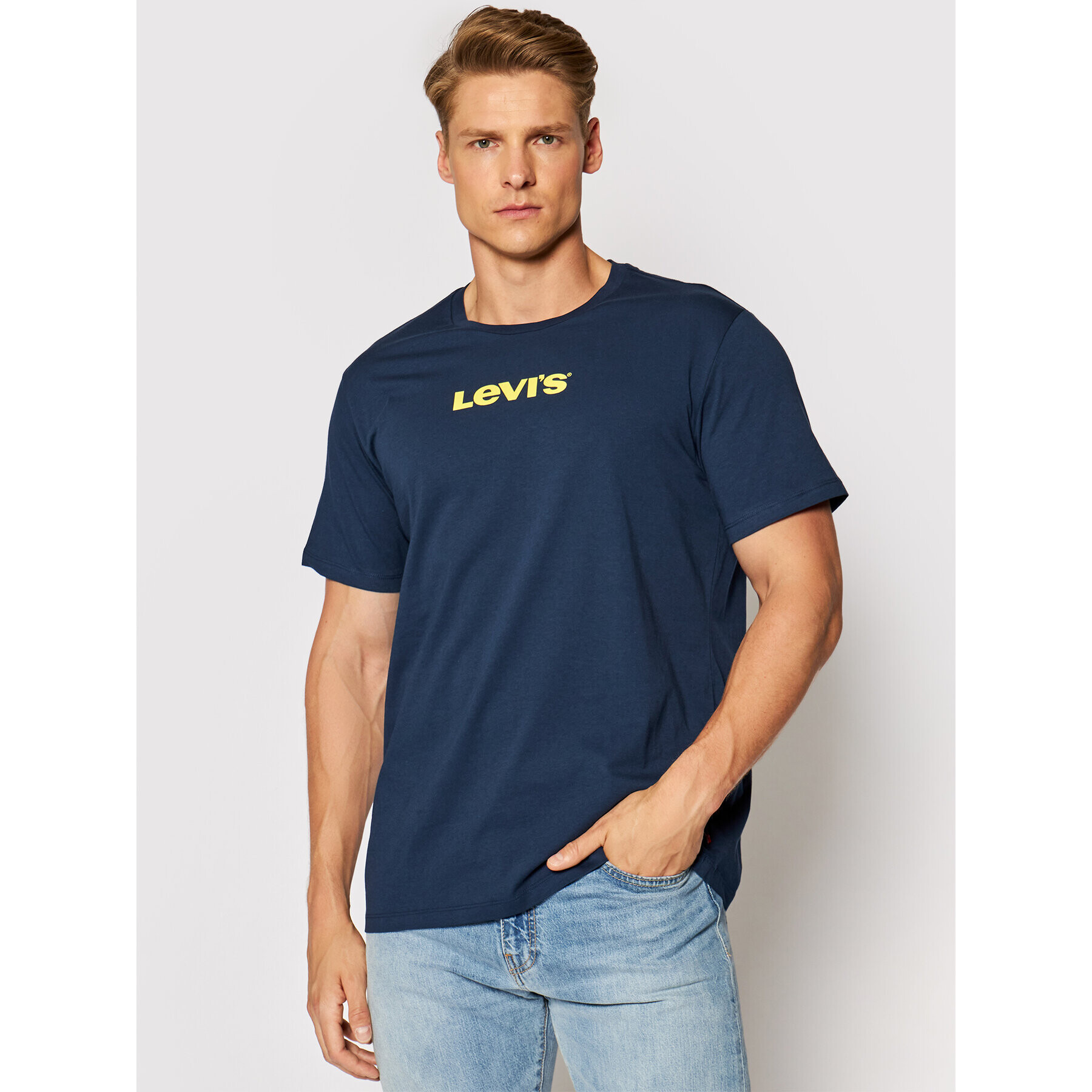 Levi's® Тишърт Unisex Housemark Graphic Tee A2083-0004 Тъмносин Standard Fit - Pepit.bg