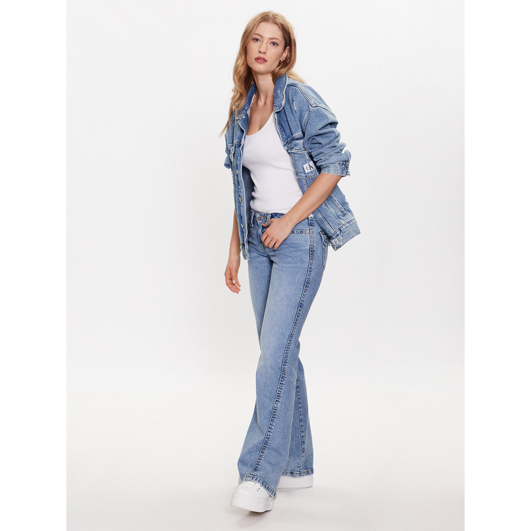 Levi's® топ Essential A5906-0001 Бял Regular Fit - Pepit.bg