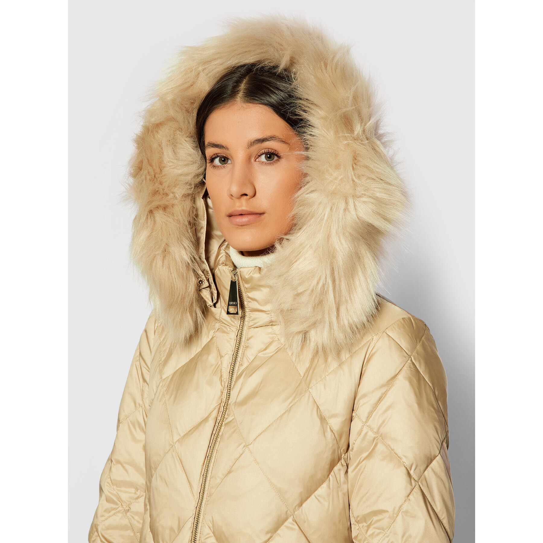 Liu Jo Пухено яке WF1063 T4573 Бежов Regular Fit - Pepit.bg