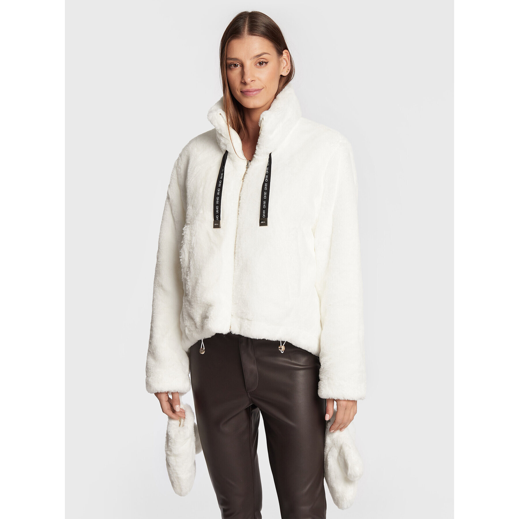 Liu Jo Sport Преходно яке TF2172 E0696 Бял Relaxed Fit - Pepit.bg
