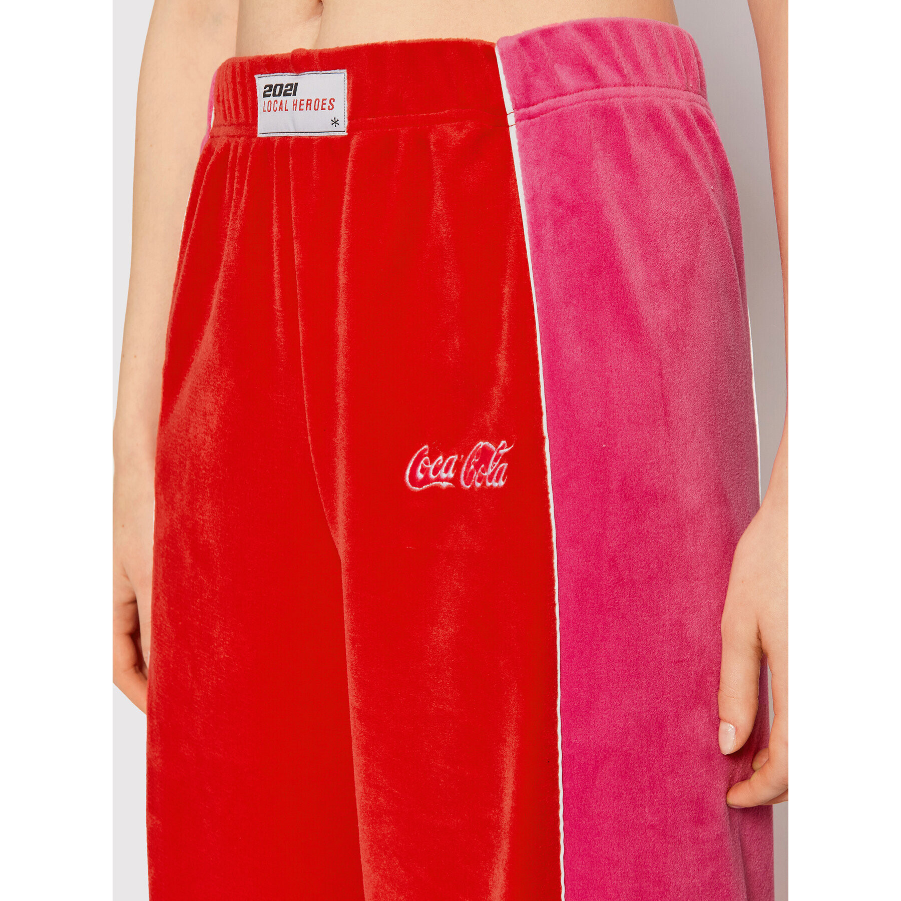 Local Heroes Долнище анцуг COCA-COLA Velour LHCCP004 Червен Regular Fit - Pepit.bg