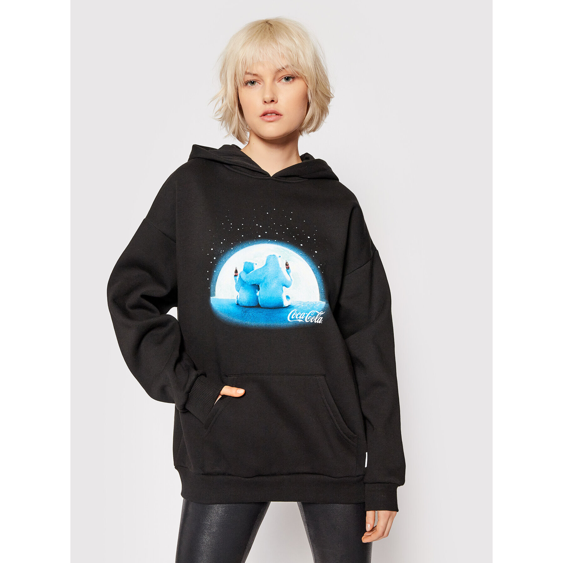 Local Heroes Суитшърт COCA-COLA Polar Bear LHCCS009 Черен Oversize - Pepit.bg