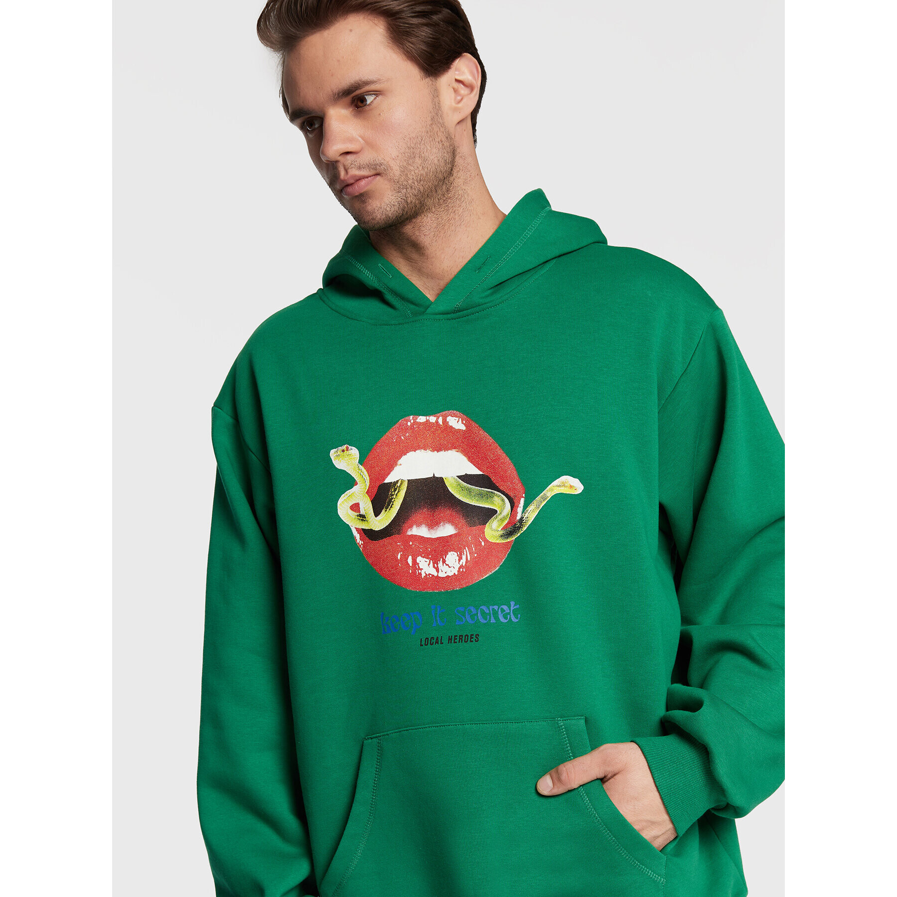Local Heroes Суитшърт Keep A Secret AW22S0036 Зелен Oversize - Pepit.bg