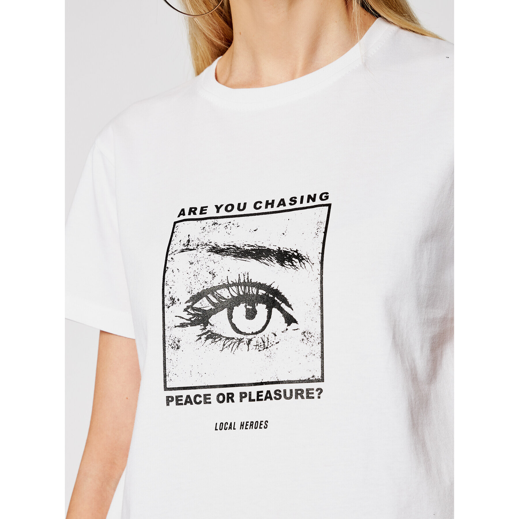 Local Heroes Тишърт Peace Or Pleasure SS21T0028 Бял Regular Fit - Pepit.bg