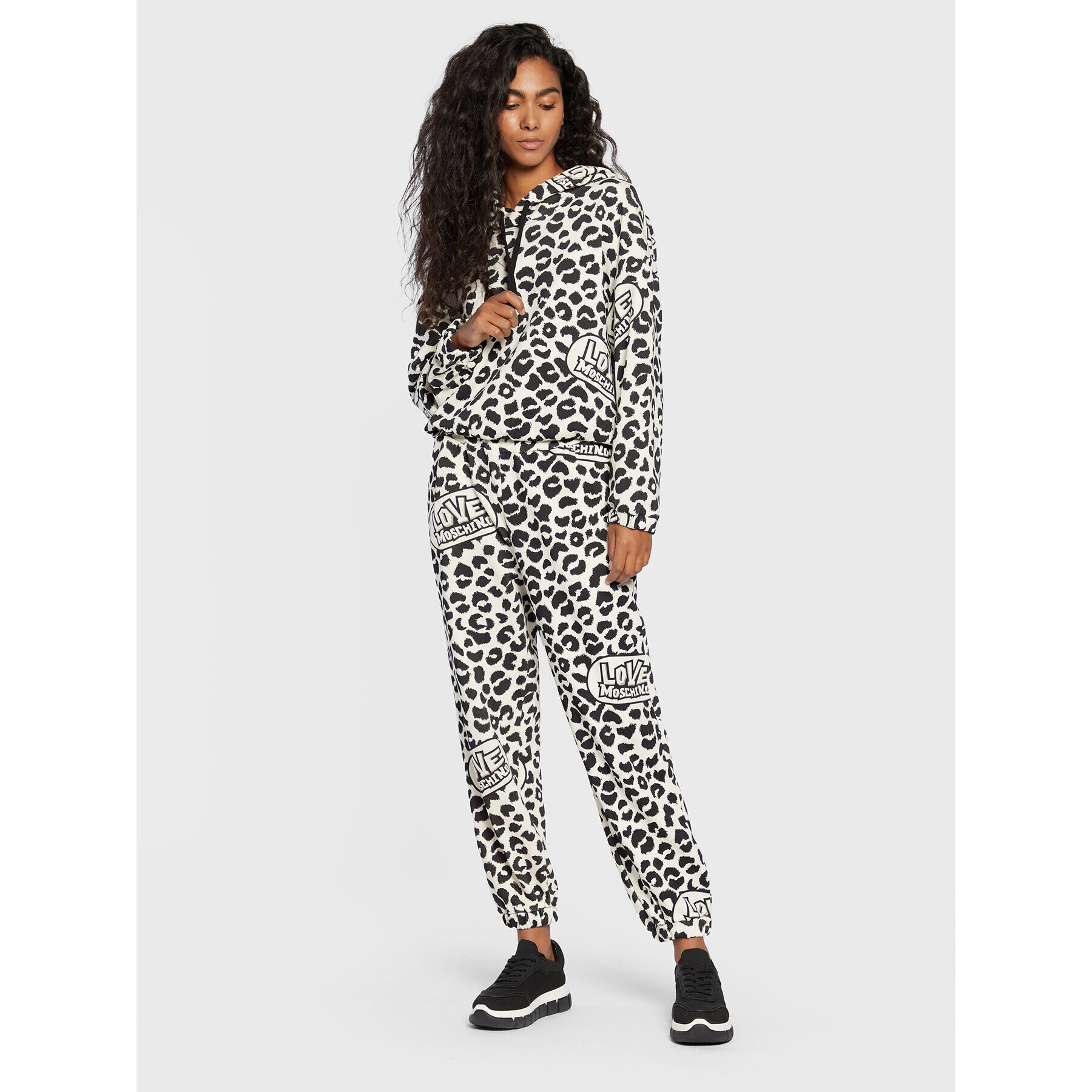 LOVE MOSCHINO Долнище анцуг W160700M 4408 Бежов Regular Fit - Pepit.bg