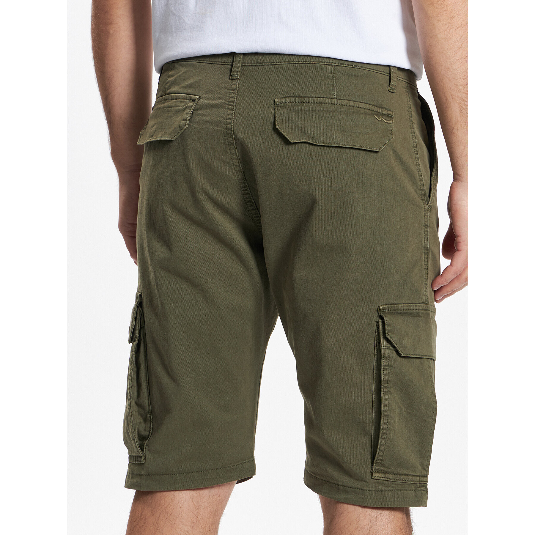 LTB Шорти от плат Dikada 46013 25001 Зелен Regular Fit - Pepit.bg